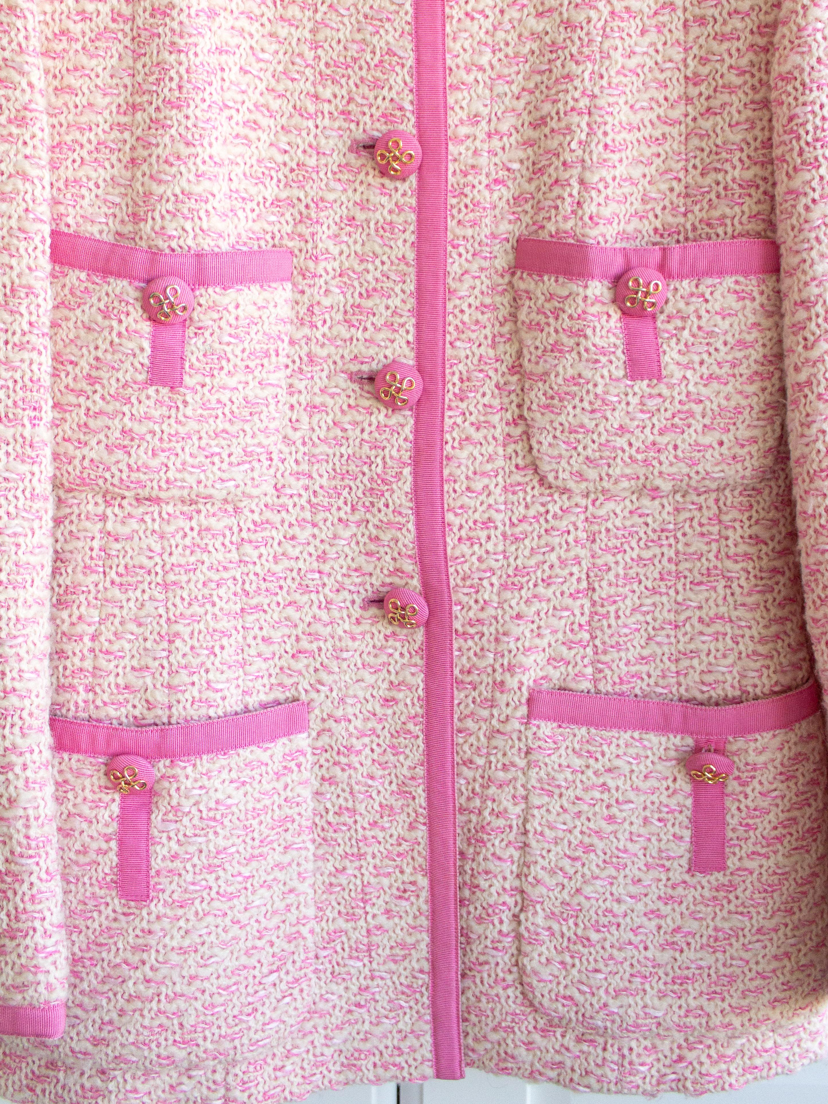 Chanel Vintage Spring 1991 Linda Pink  Ecru Fantasy Tweed Jacket Skirt Suit In Good Condition In Jersey City, NJ