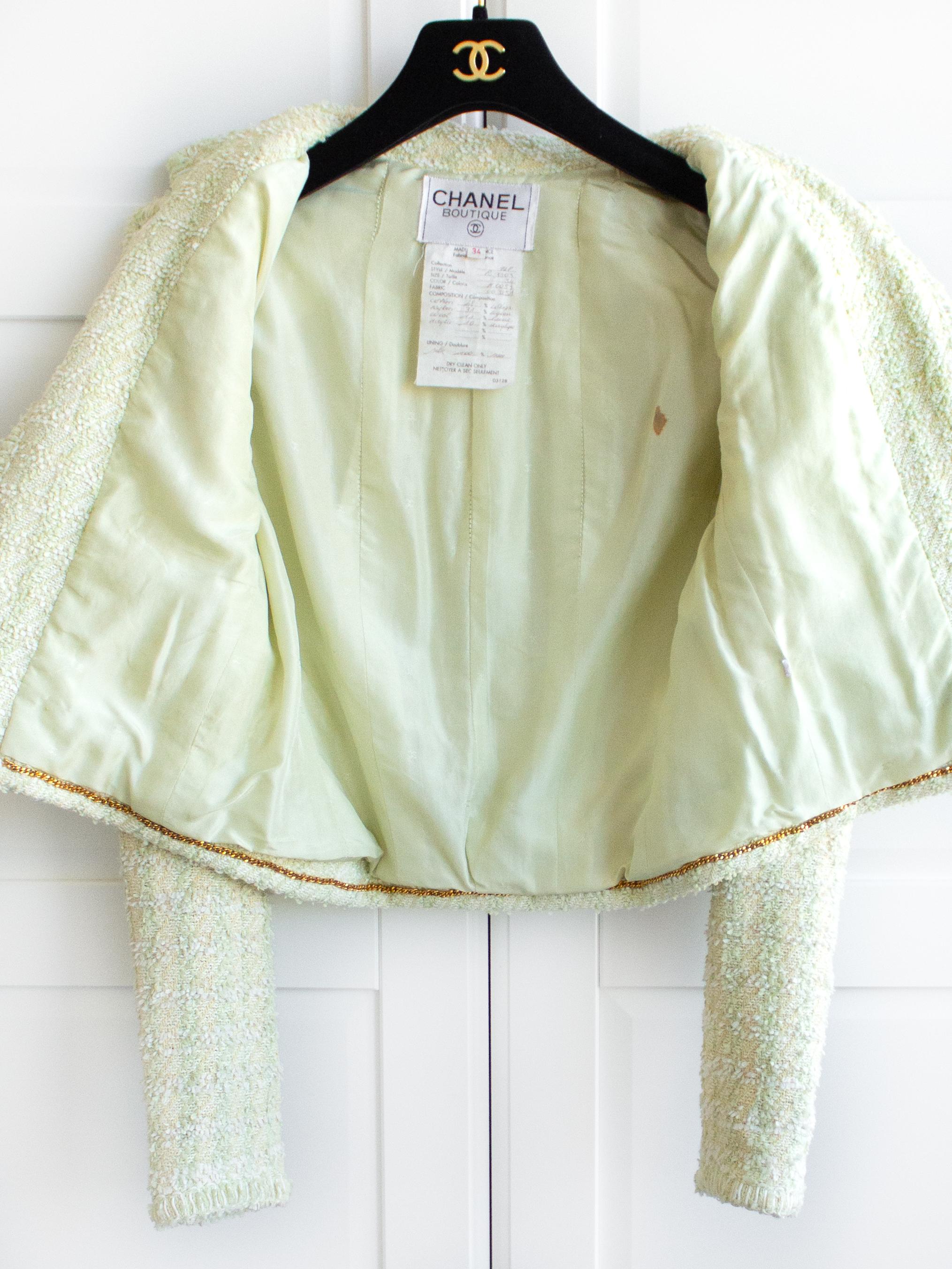 Chanel Vintage Spring 1994 Green Yellow White Tweed 94P Jacket Skirt Suit In Good Condition In Jersey City, NJ