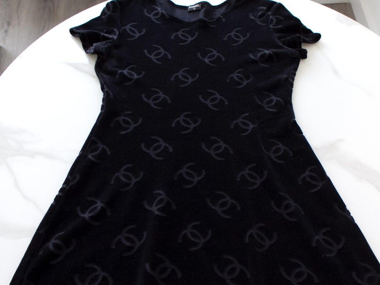Women's Chanel Vintage Spring 1996 Black CC Logo Velour Mini LBD 96P Dress For Sale