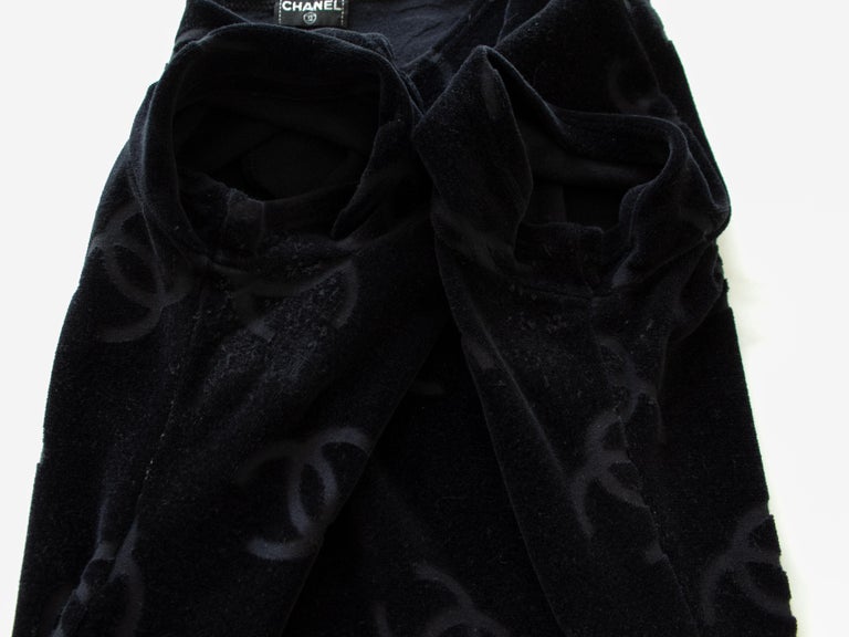 Chanel Vintage Spring 1996 Black CC Logo Velour Mini LBD 96P Dress For Sale 5