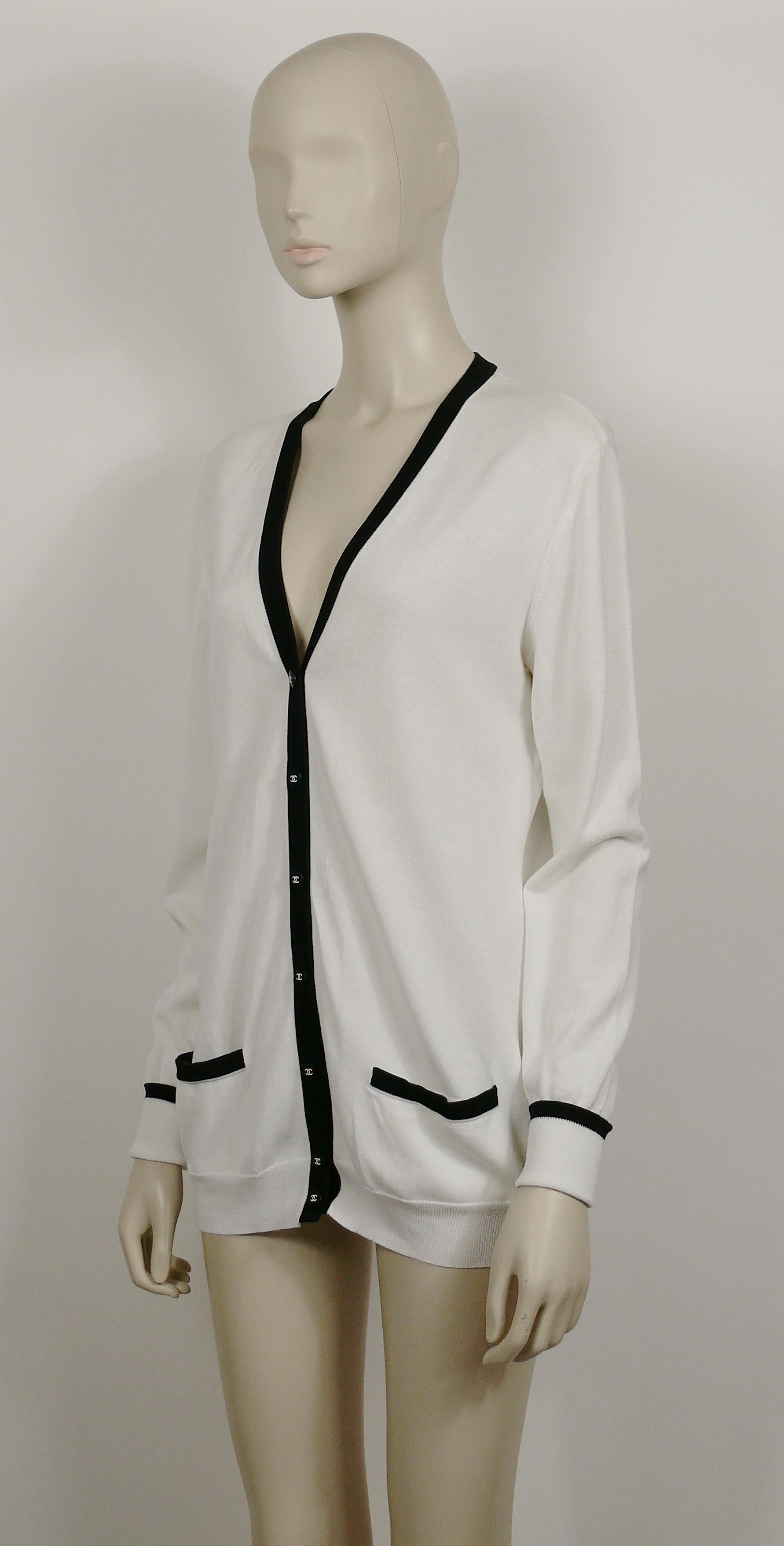 Chanel Vintage Spring 1996 Classic White & Black Cotton Cardigan In Good Condition In Nice, FR