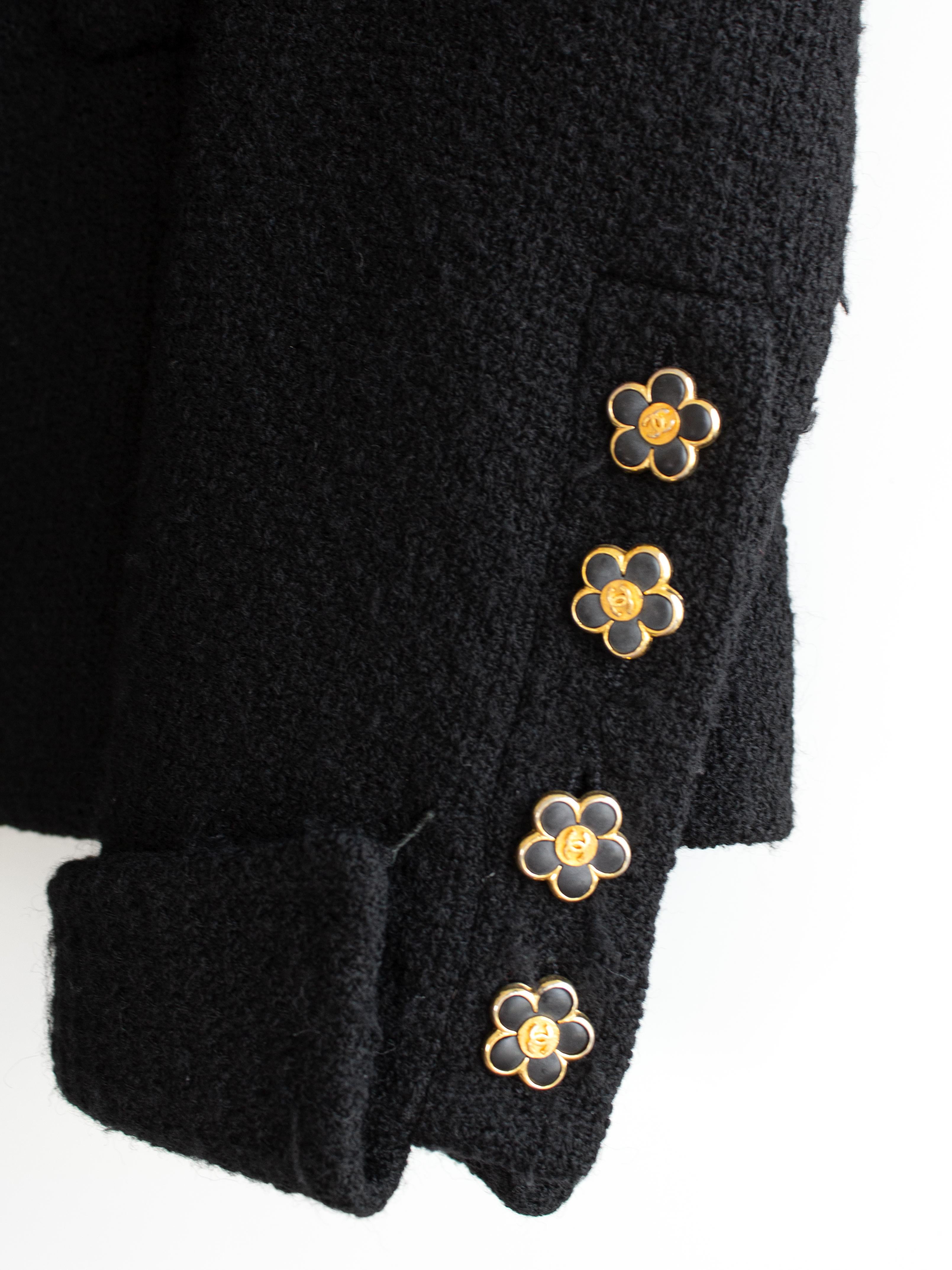 Chanel Vintage Spring/Summer 1991 Black Flower Button Tweed Jacket 8