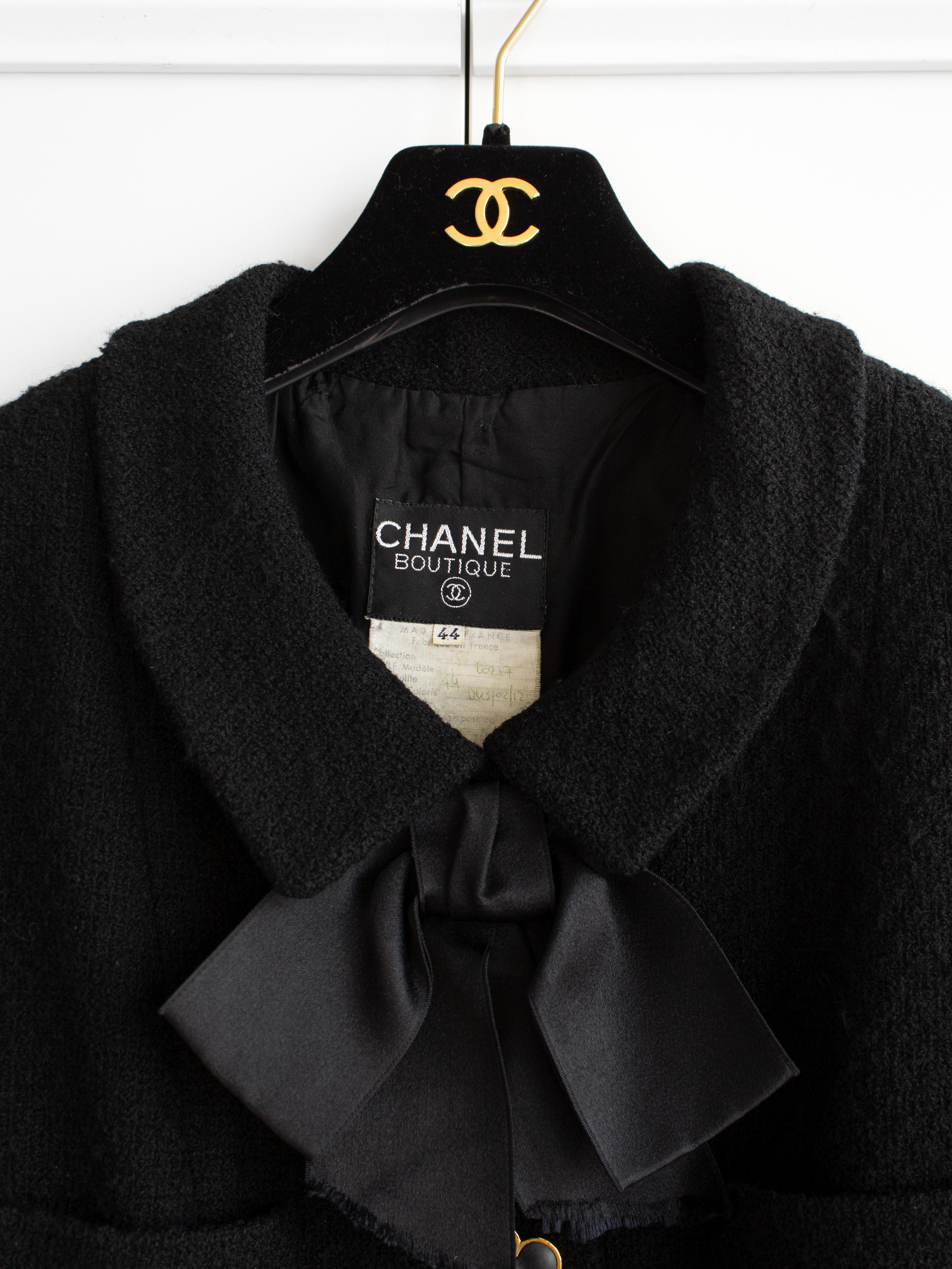 Chanel Vintage Spring/Summer 1991 Black Flower Button Tweed Jacket 2