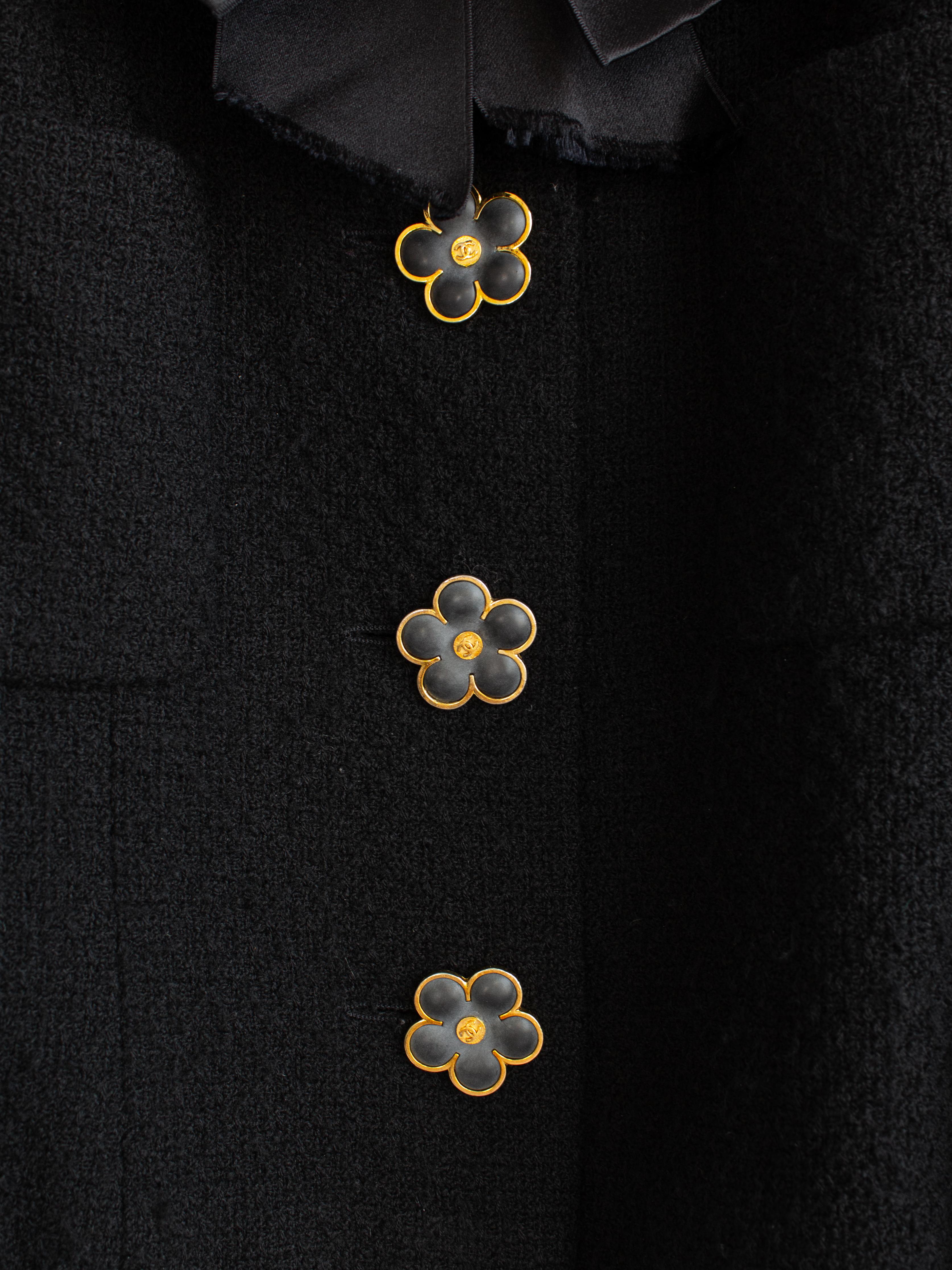Chanel Vintage Spring/Summer 1991 Black Flower Button Tweed Jacket 4