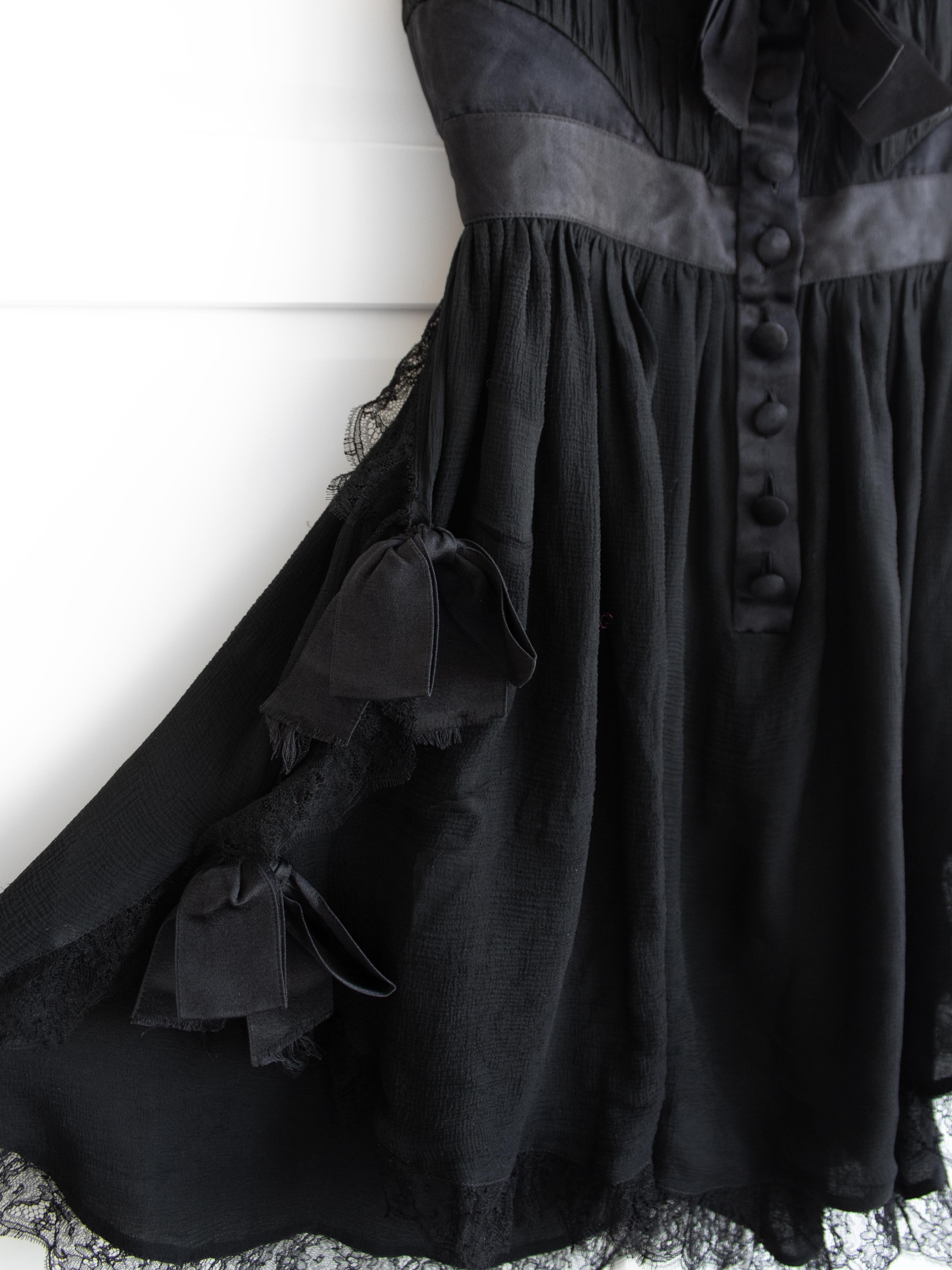 Chanel Vintage Spring/Summer 1991 Black Lace Silk Bow LBD Mini Dress  en vente 7