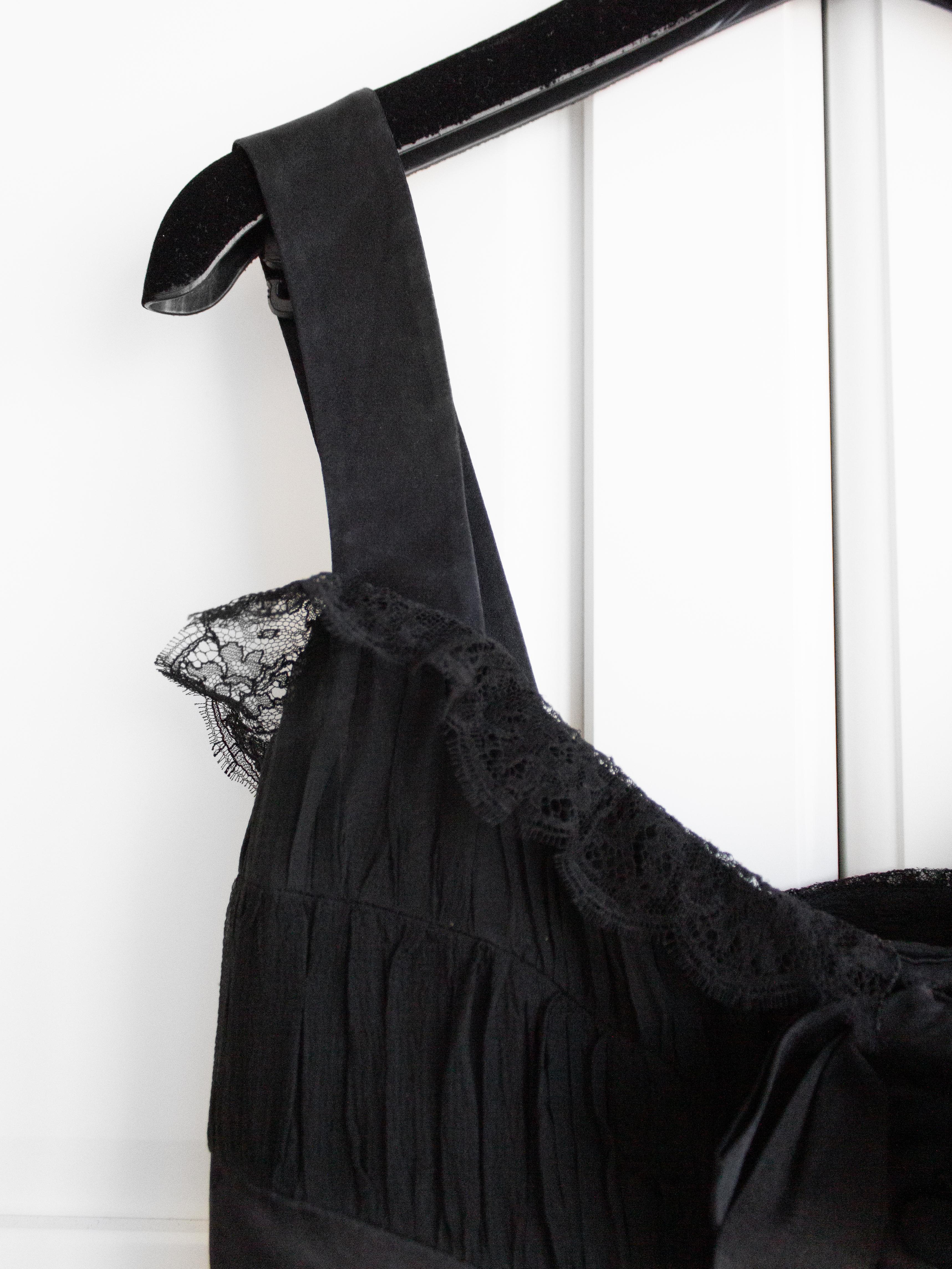 Chanel Vintage Spring/Summer 1991 Black Lace Silk Bow LBD Mini Dress  For Sale 4