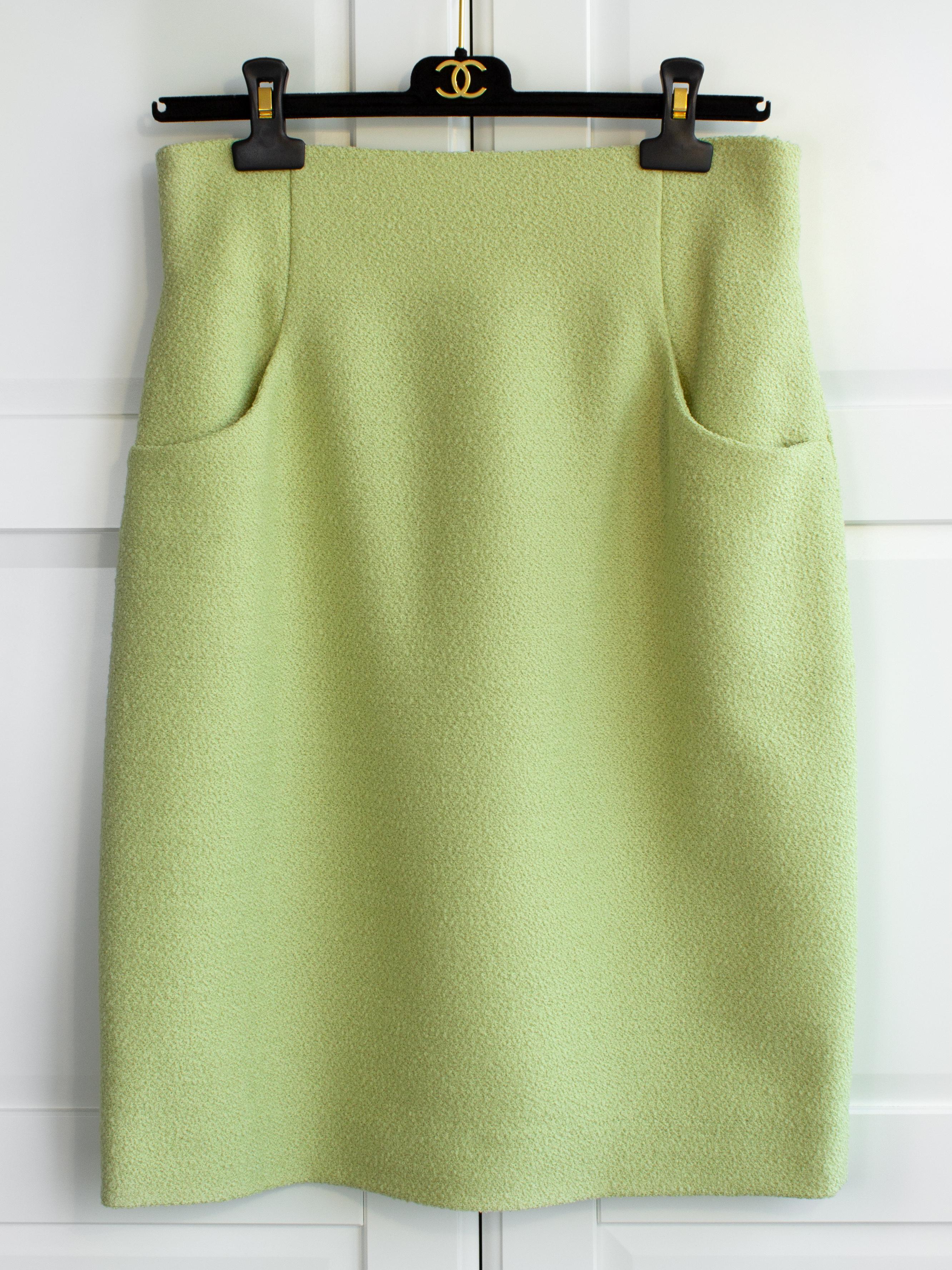 Chanel Vintage Spring/Summer 1992 Green Tweed CC Jacket Skirt Suit For Sale 10