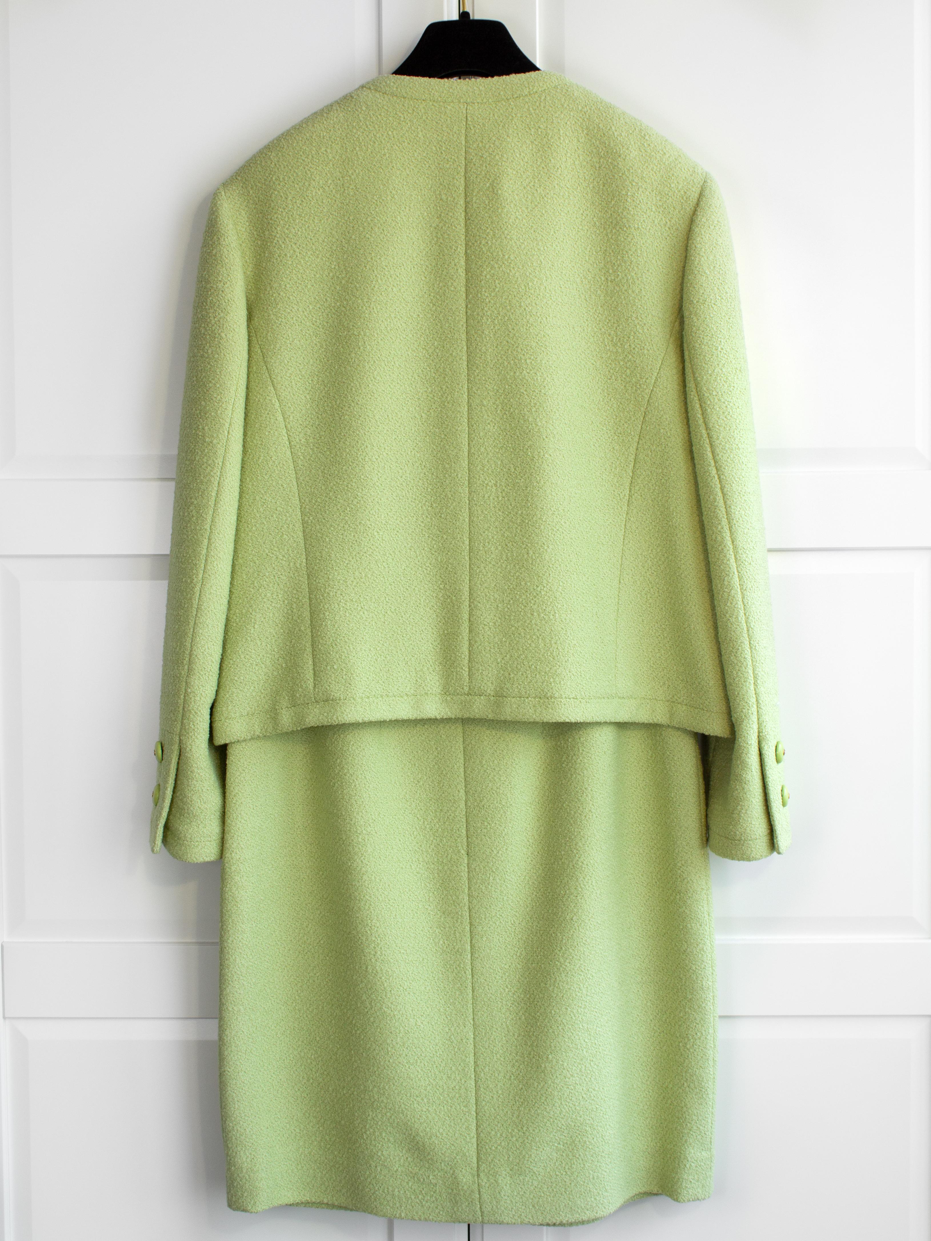 Women's Chanel Vintage Spring/Summer 1992 Green Tweed CC Jacket Skirt Suit For Sale
