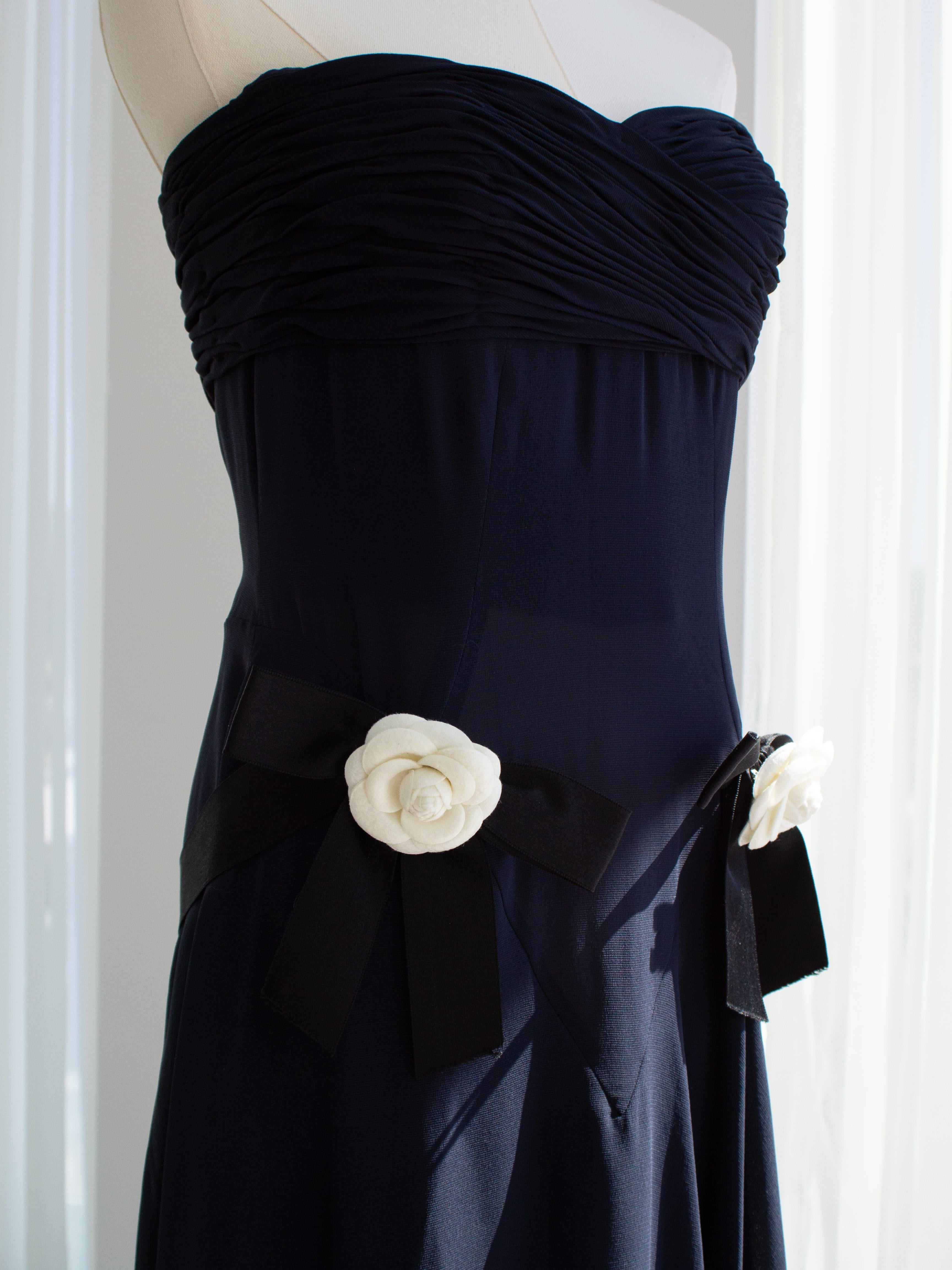 Chanel Vintage Spring/Summer 1992 Navy Blue Silk Sweetheart Draped Mini Dress For Sale 2