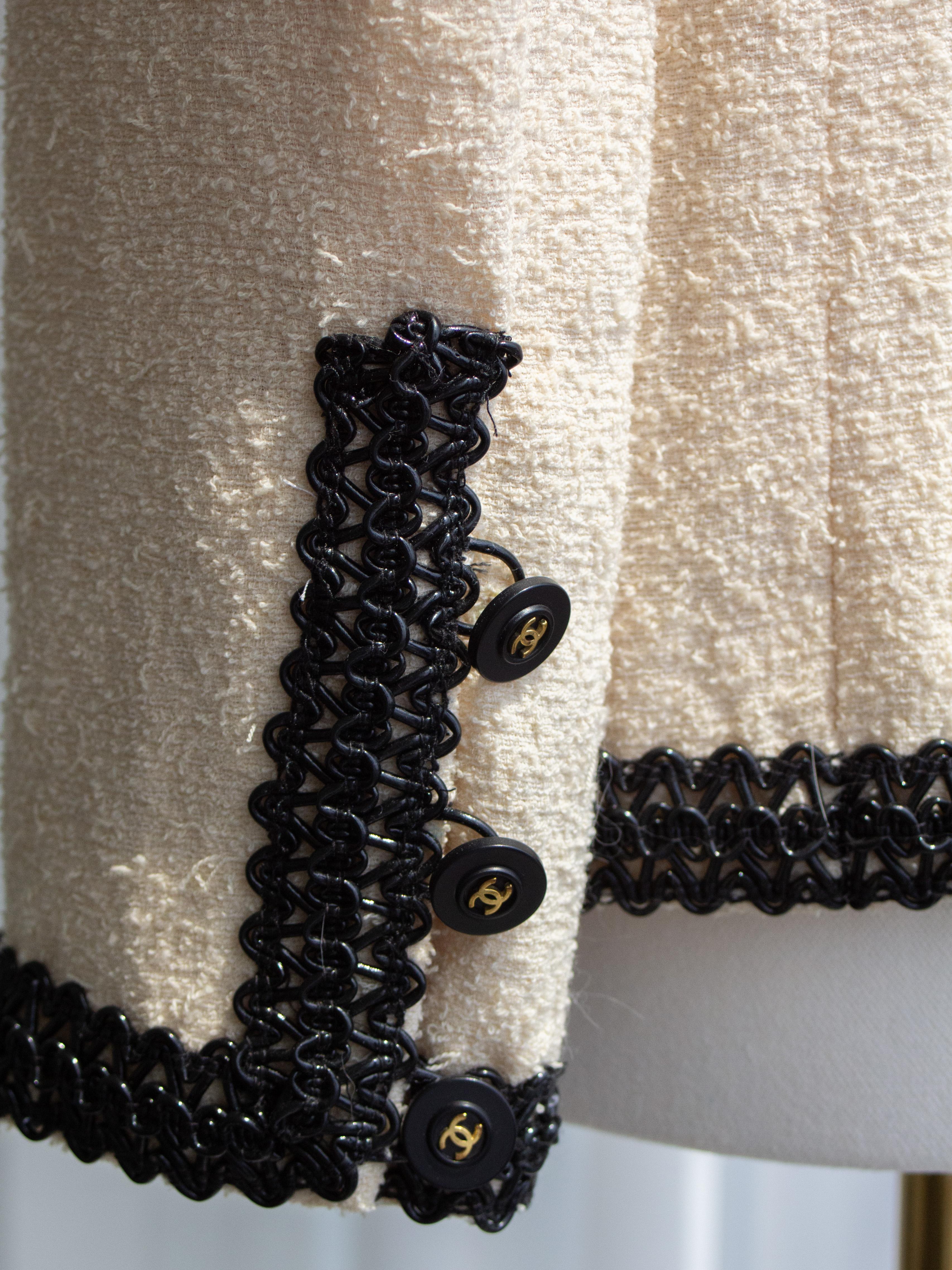 Chanel Vintage Primavera/Estate 1994 Giacca Ecru Avorio Crema Nero Scoubidou 94P in vendita 6