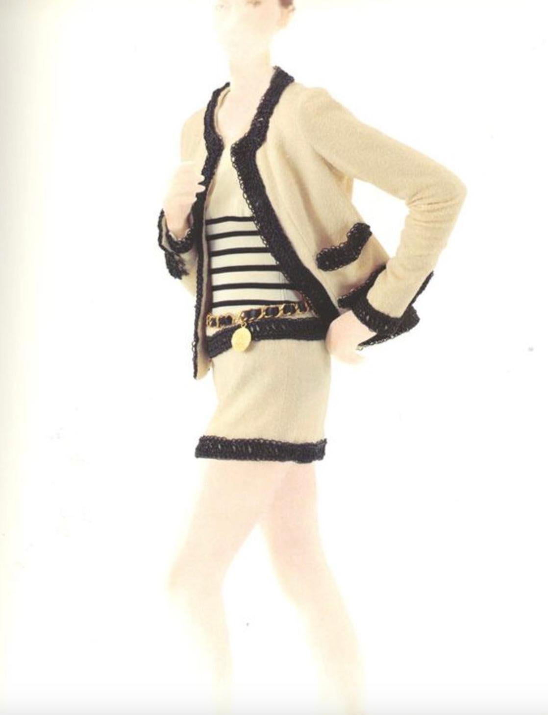 Chanel Vintage Spring/Summer 1994 Ecru Ivory Cream Black Scoubidou 94P Jacket For Sale 13