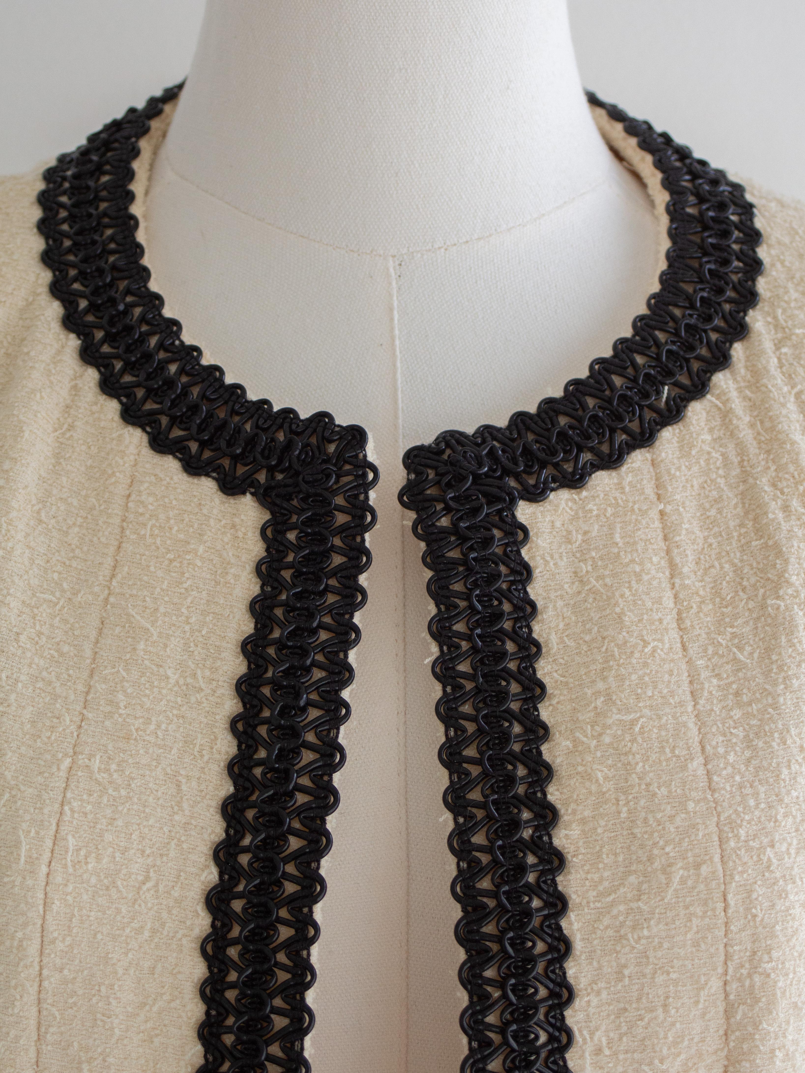 Chanel Vintage Primavera/Estate 1994 Giacca Ecru Avorio Crema Nero Scoubidou 94P in vendita 1