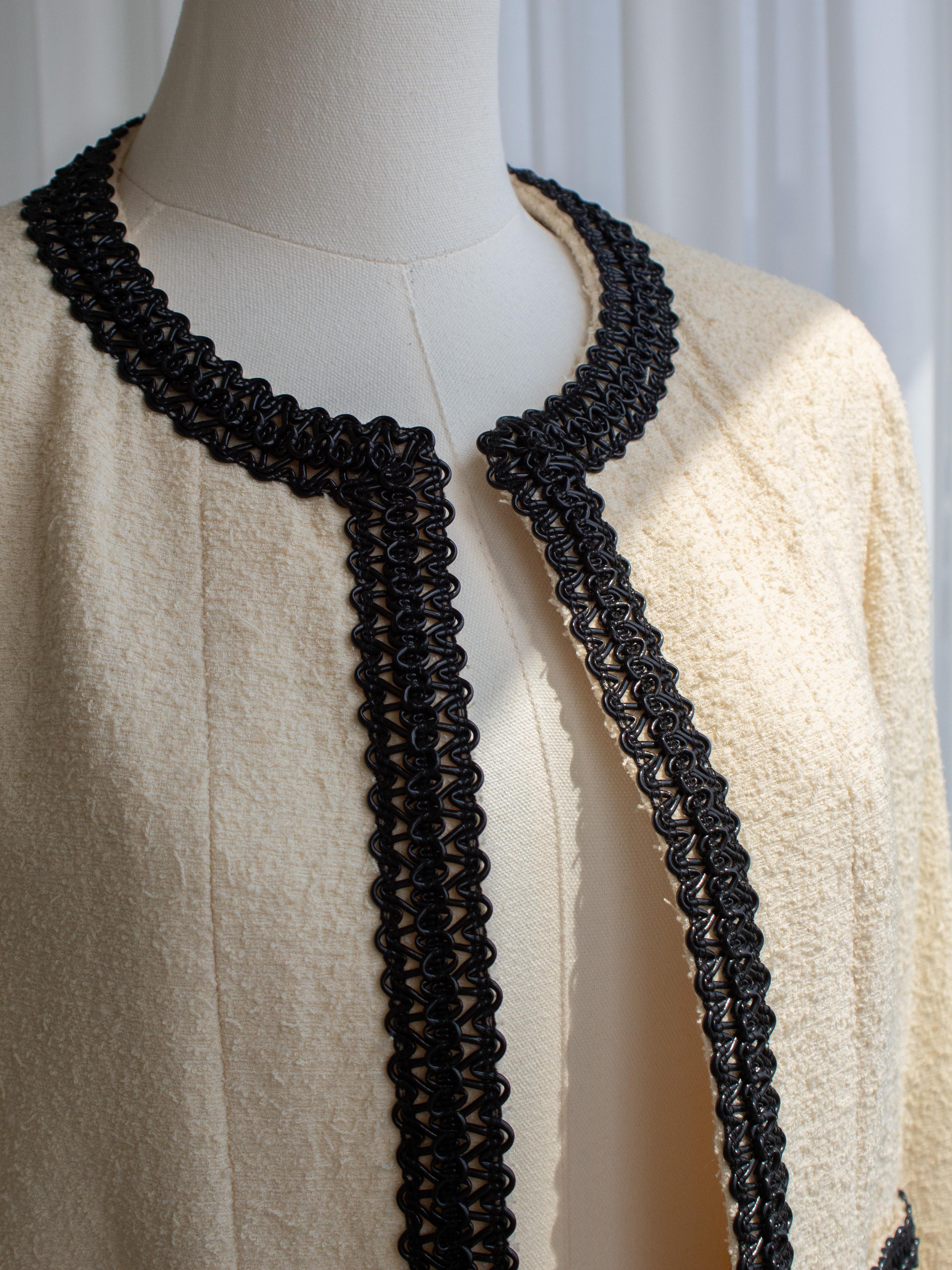 Chanel Vintage Primavera/Estate 1994 Giacca Ecru Avorio Crema Nero Scoubidou 94P in vendita 4