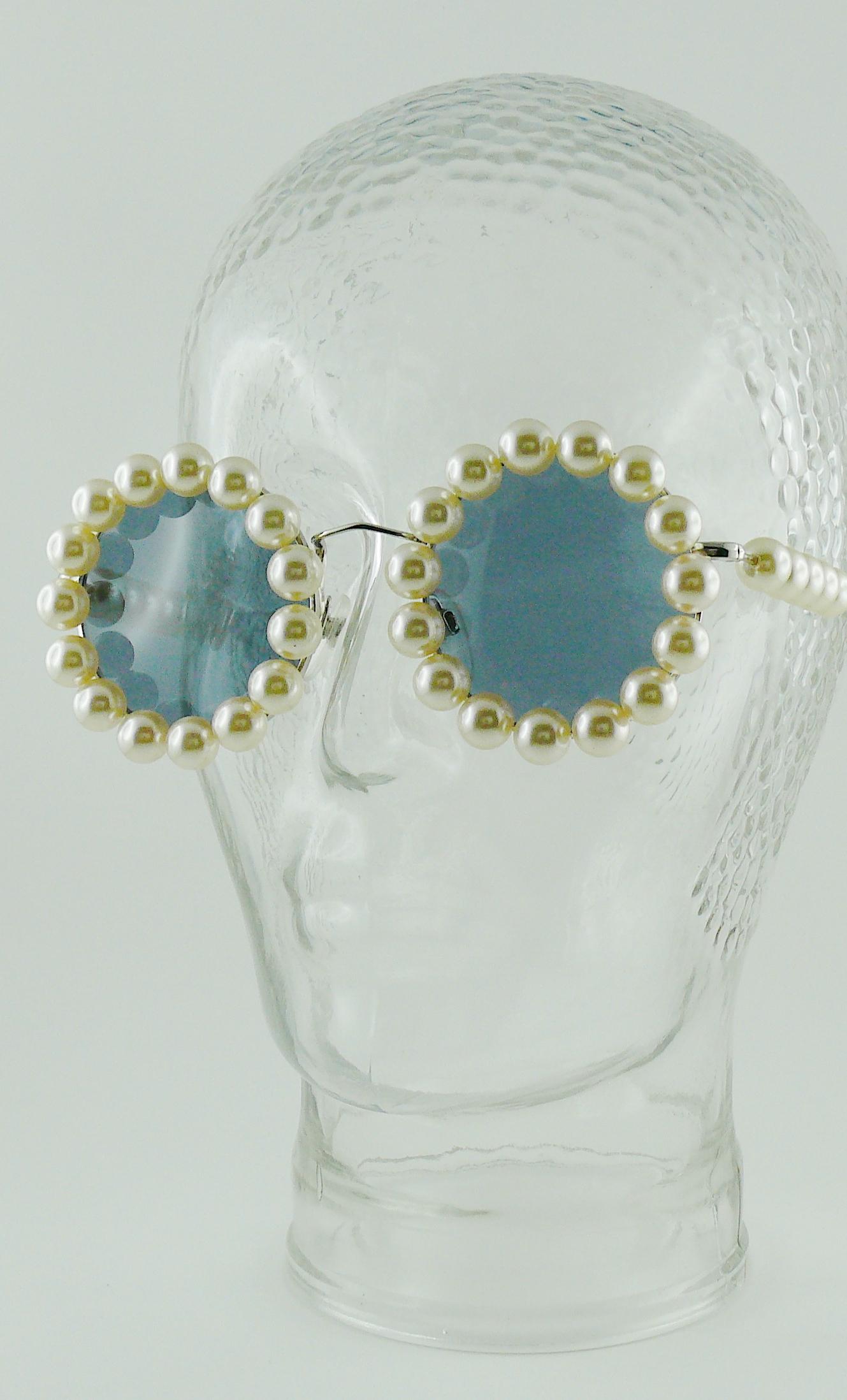 Gafas de sol redondas Chanel Vintage Primavera Verano 1994 Icono de la Pasarela Faux Pearl en Excelente Estado en Nice, FR
