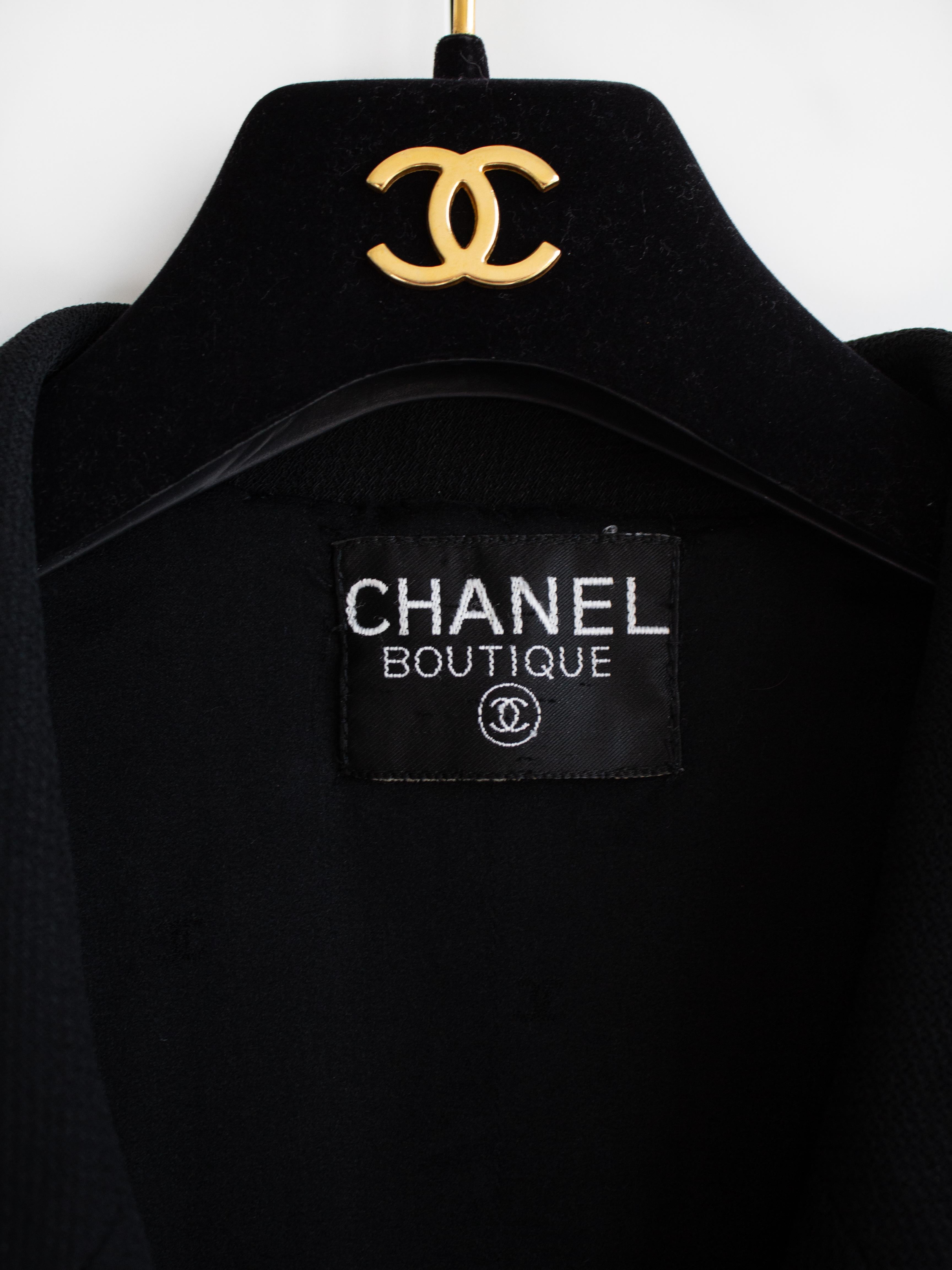 Chanel Vintage Spring/Summer 1995 Black Gold CC Cotton 95P LBJ Jacket In Good Condition In Jersey City, NJ