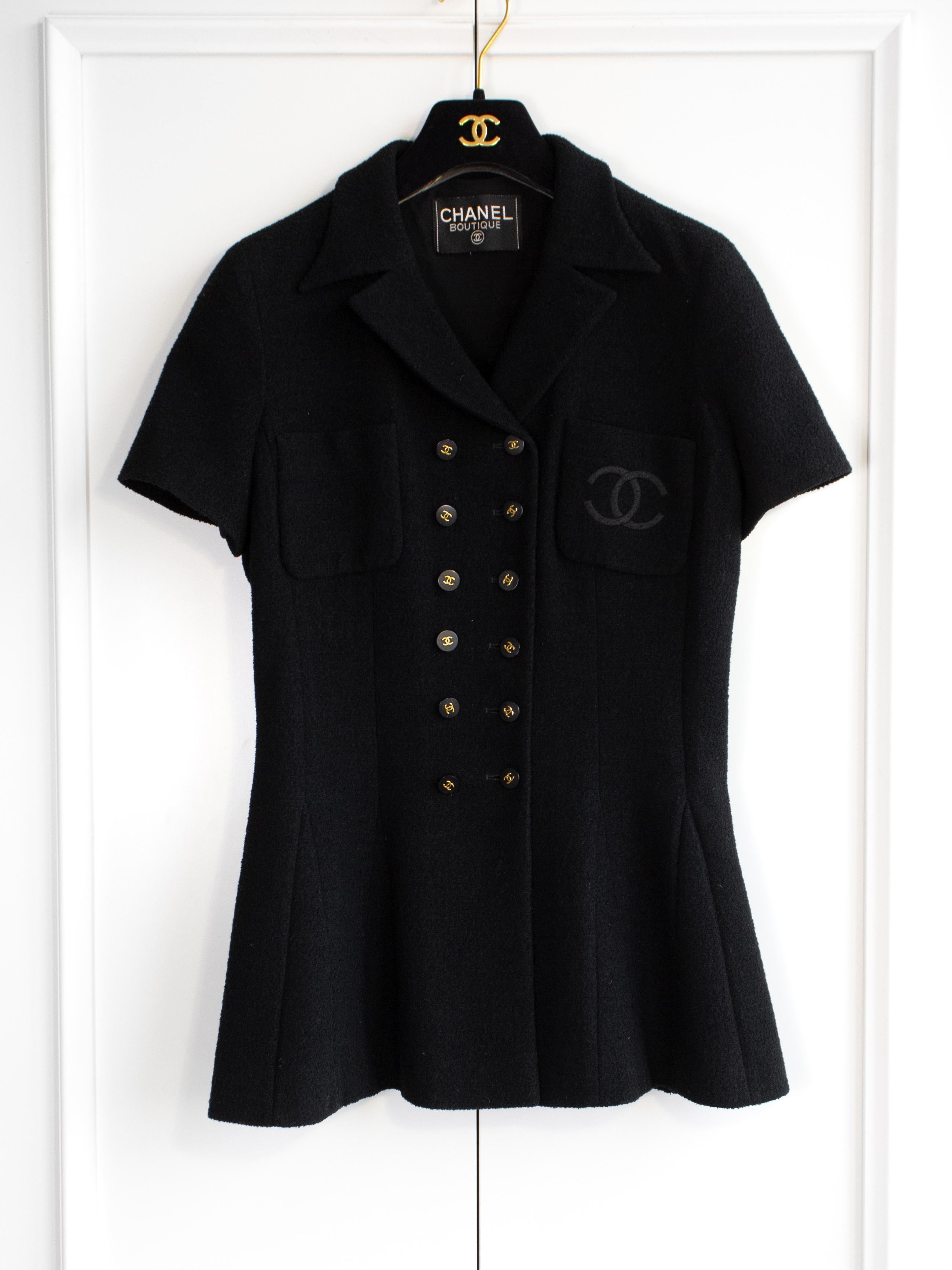 Women's Chanel Vintage Spring/Summer 1995 Black Gold CC Logo Peplum 95P Tweed Jacket