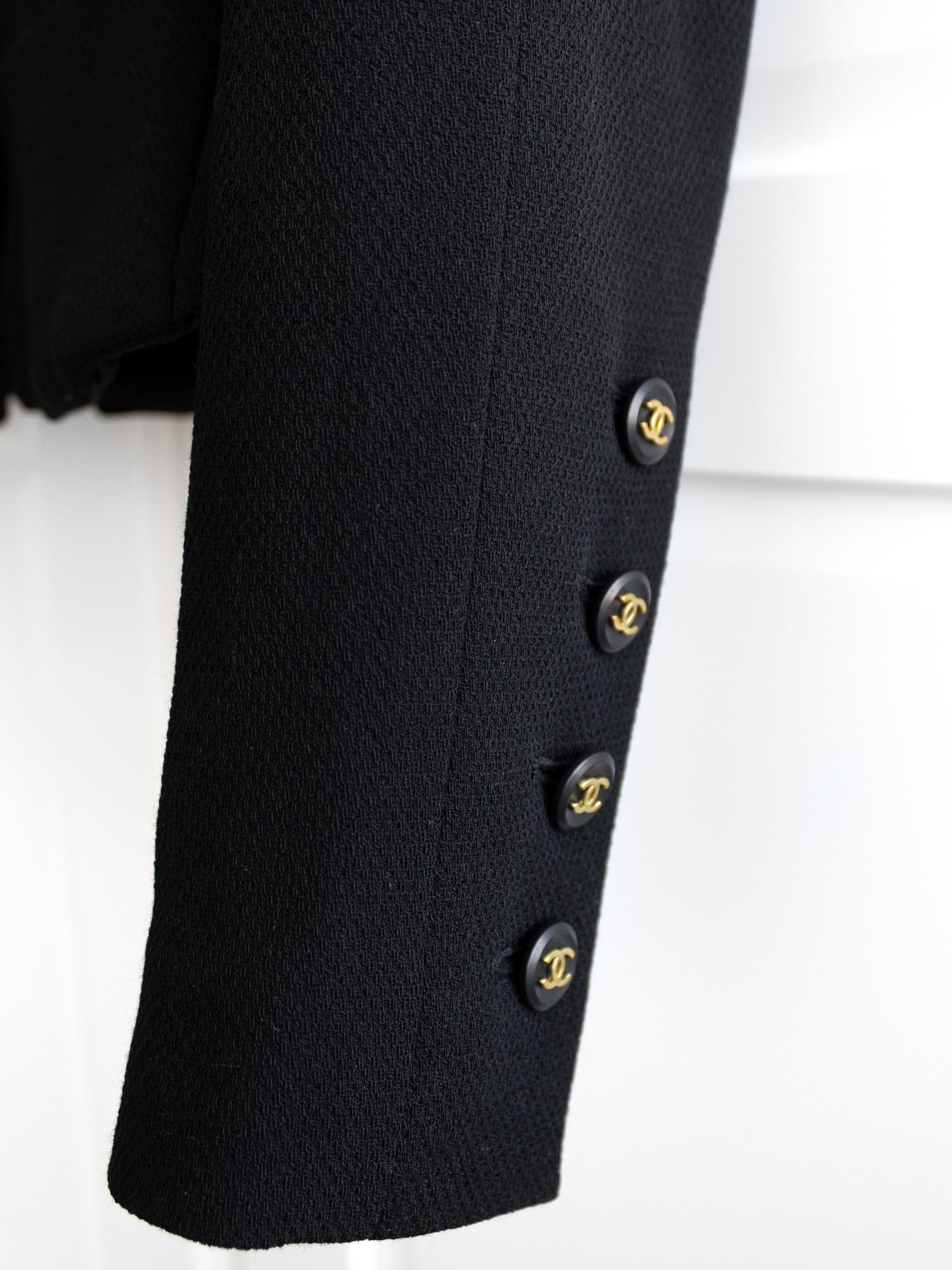 Chanel Vintage Spring/Summer 1995 Black Gold Cropped 95P Jacket Belt Skirt Suit 9