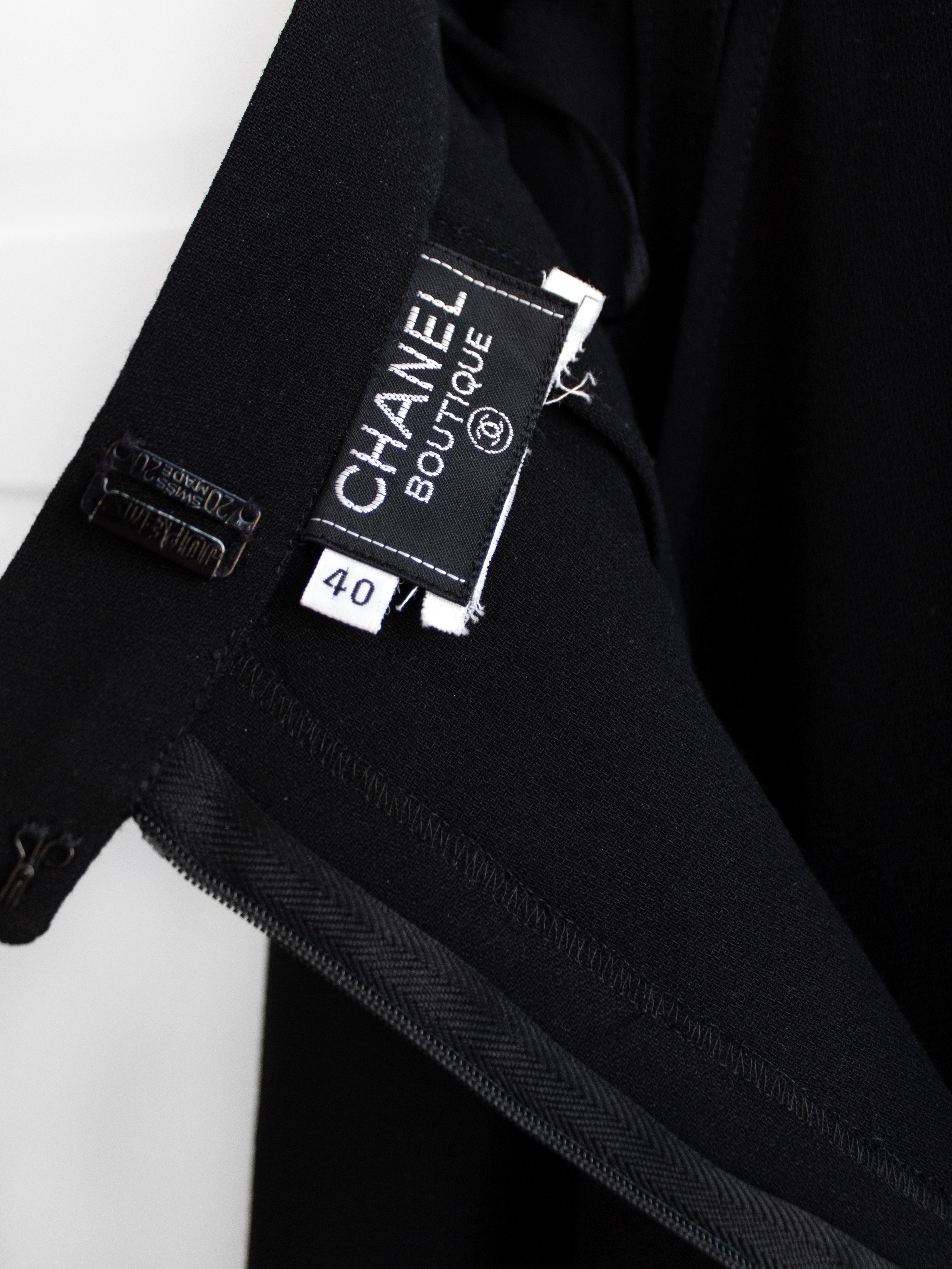Chanel Vintage Spring/Summer 1995 Black Gold Cropped 95P Jacket Belt Skirt Suit 14
