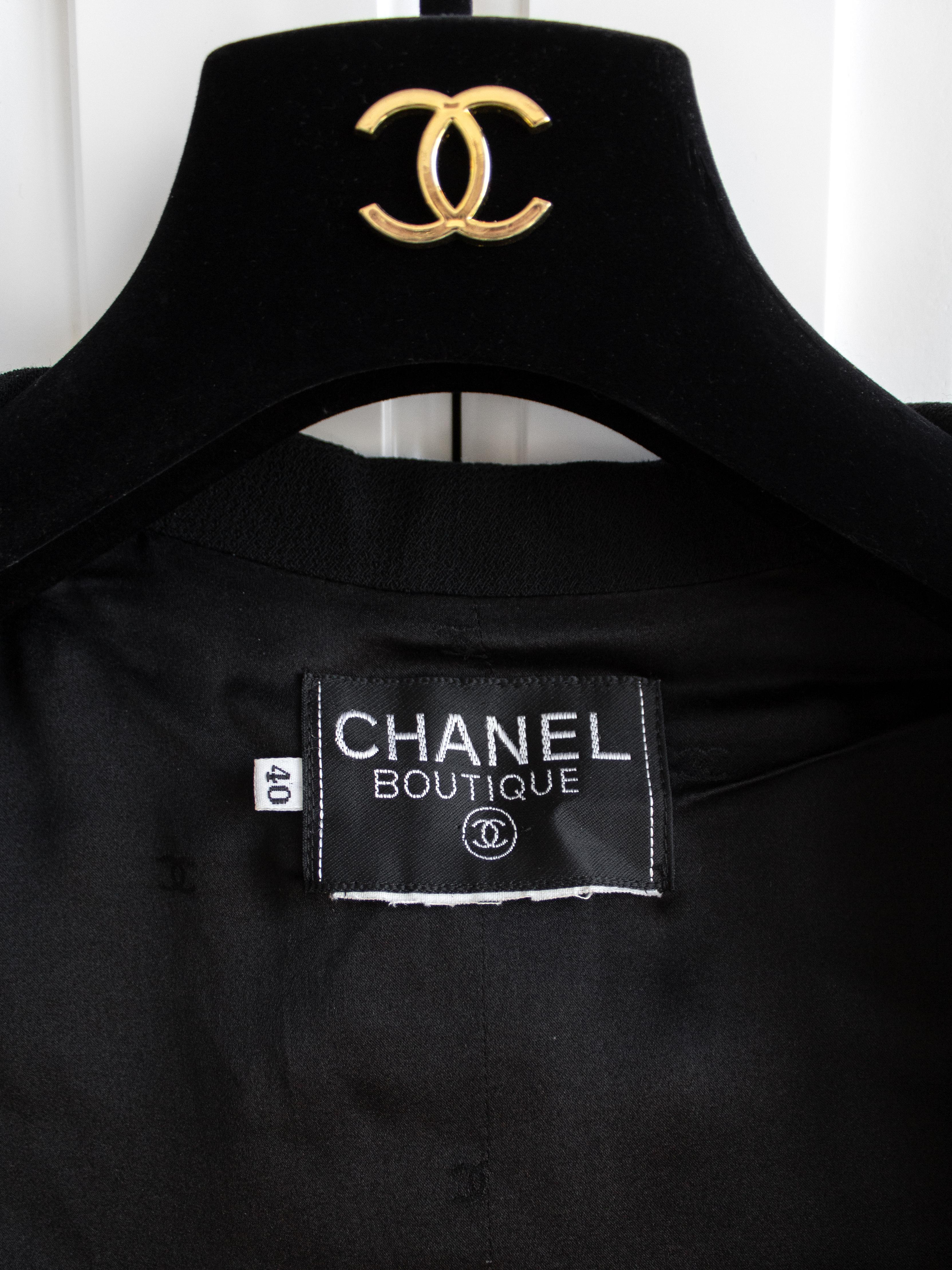 Chanel Vintage Spring/Summer 1995 Black Gold Cropped 95P Jacket Belt Skirt Suit 3