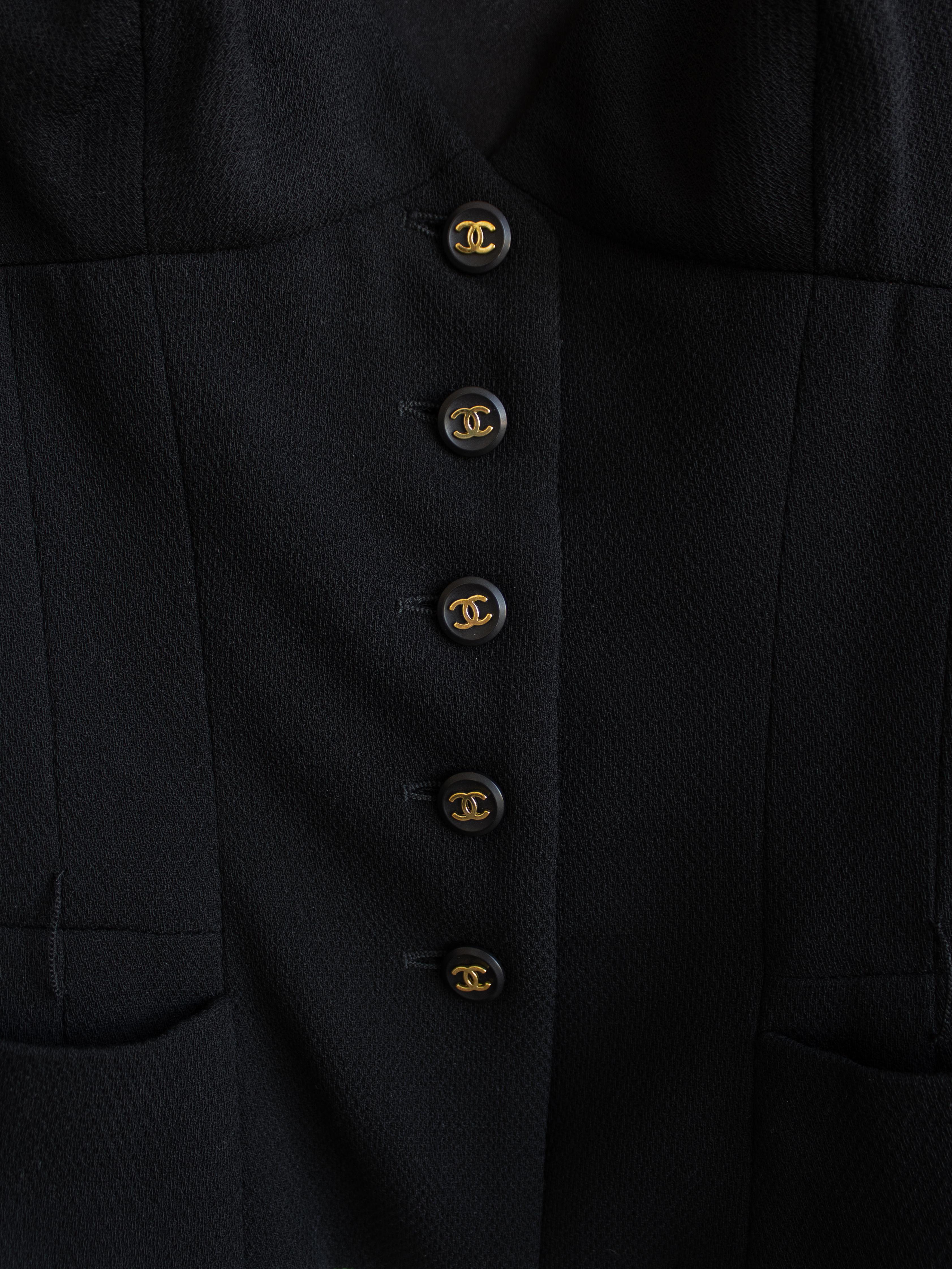 Chanel Vintage Spring/Summer 1995 Black Gold Cropped 95P Jacket Belt Skirt Suit 5