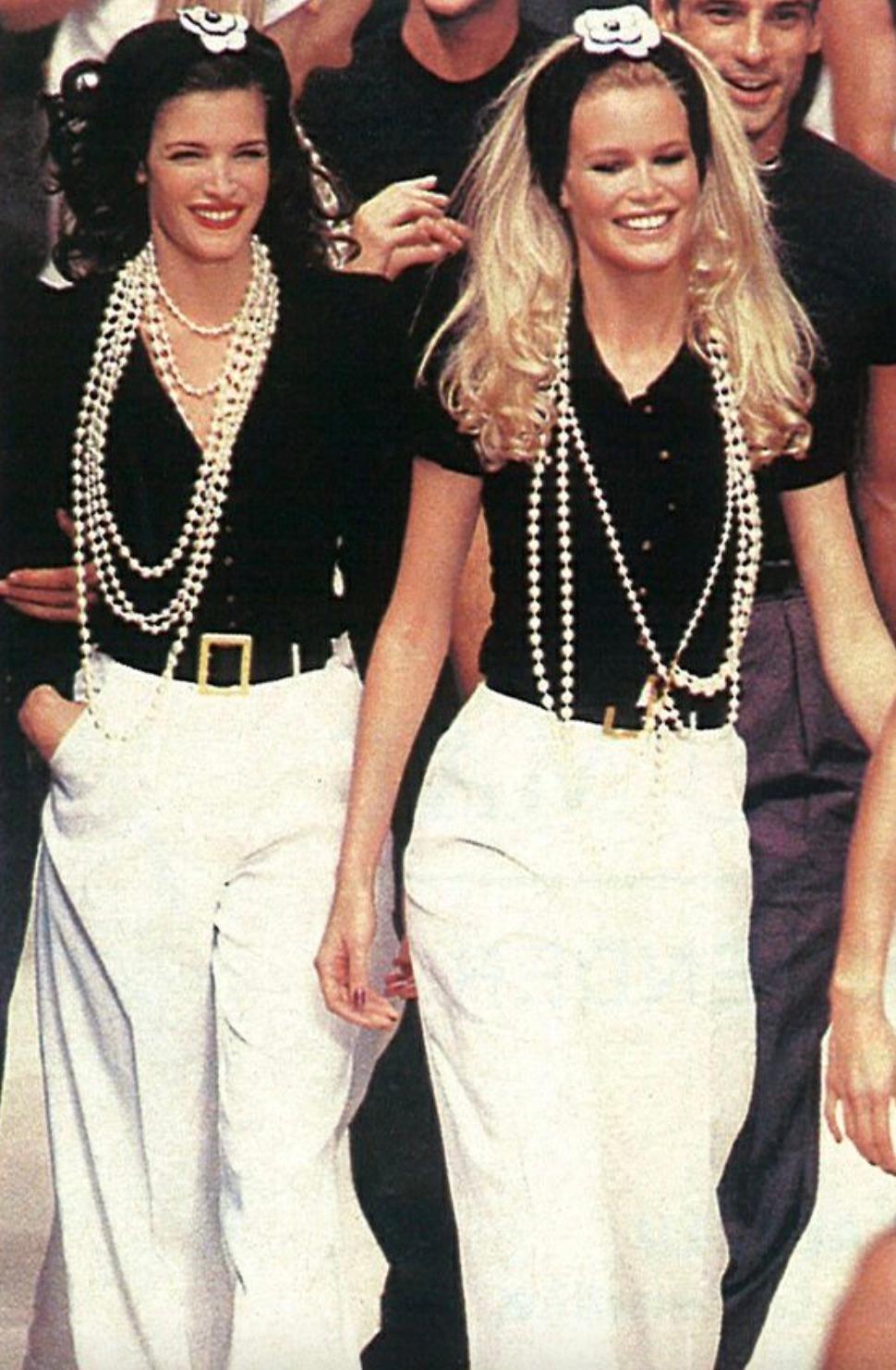 Chanel Vintage Spring/Summer 1995 Black White CC Belt Linen 95P Jumpsuit In Good Condition In Jersey City, NJ