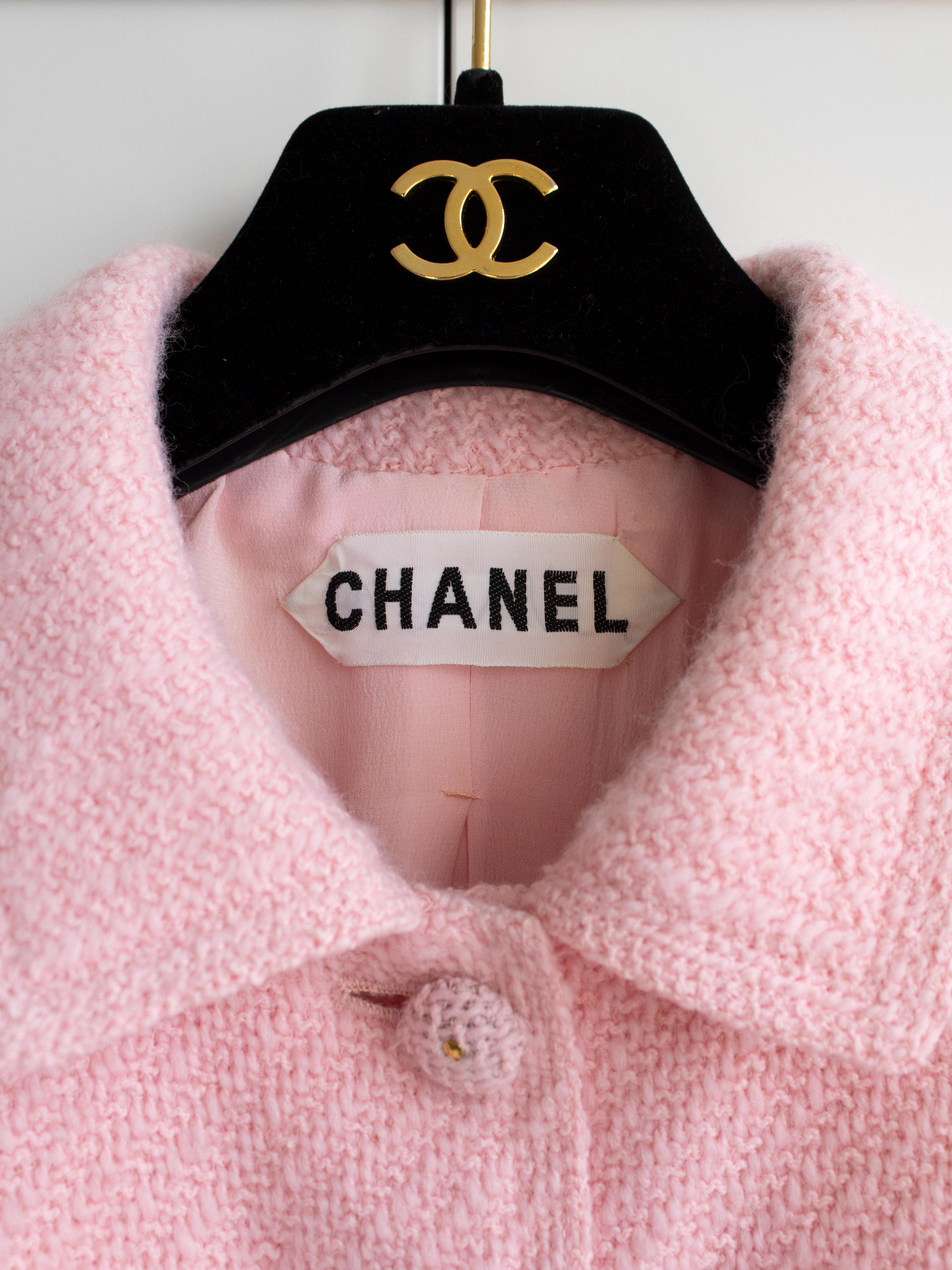 Chanel Vintage Spring/Summer 1995 Haute Couture Pink Tweed Jacket For Sale 3