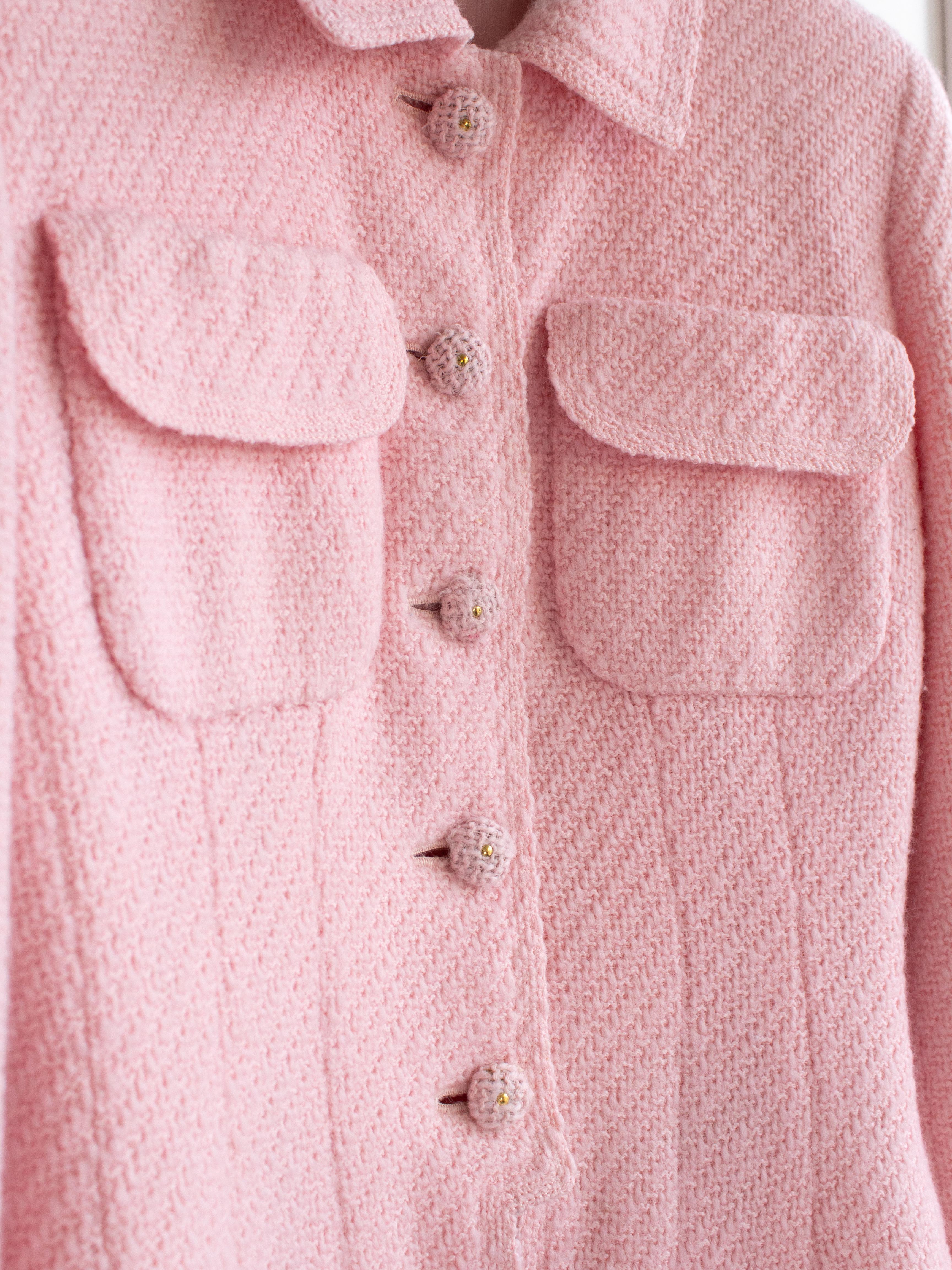 Chanel Vintage Spring/Summer 1995 Haute Couture Pink Tweed Jacket For Sale 4