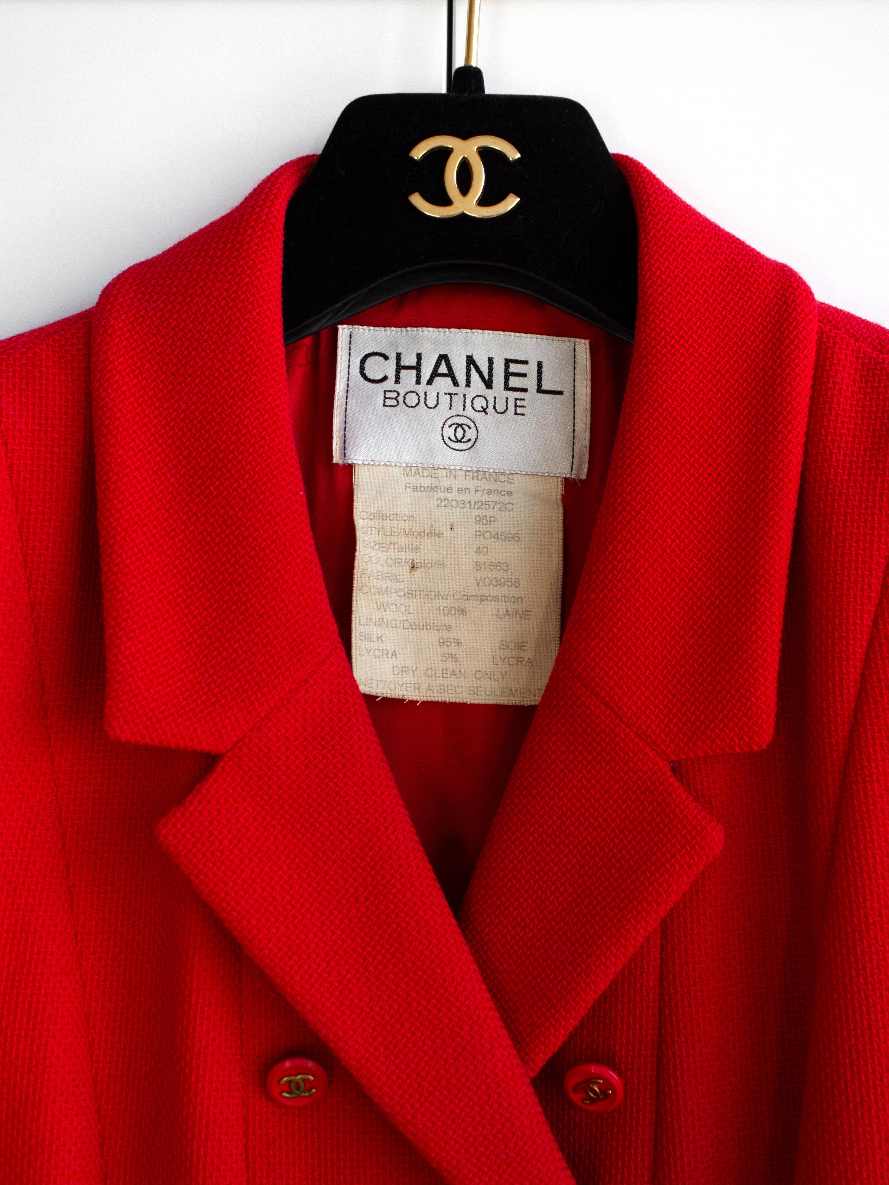 Chanel Vintage Spring/Summer 1995 Parisian Red Gold Belted 95P Jacket Skirt Suit For Sale 6