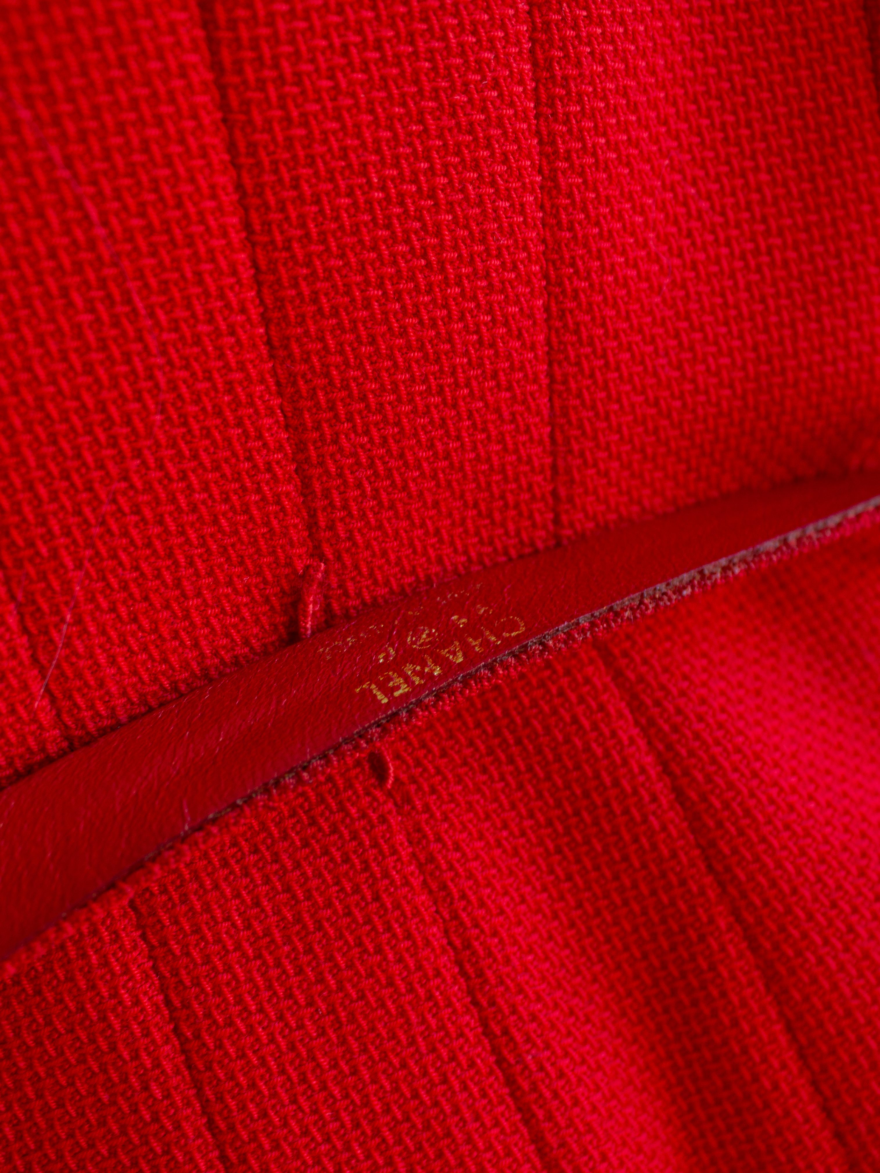 Chanel printemps/été 1995 Parisian Red Gold Belted 95P Veste jupe tailleur en vente 12