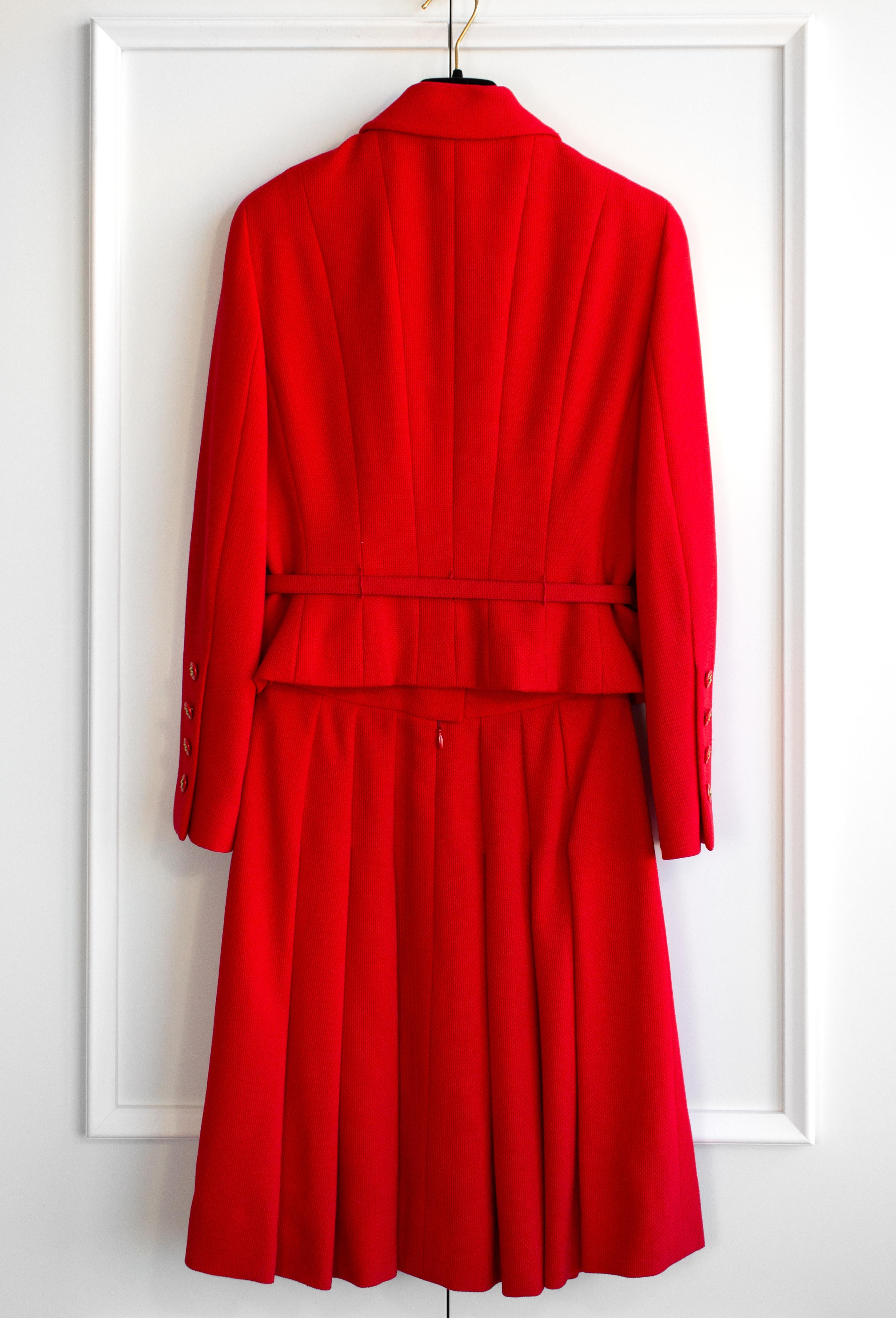 Chanel Vintage Spring/Summer 1995 Parisian Red Gold Belted 95P Jacket Skirt Suit For Sale 4