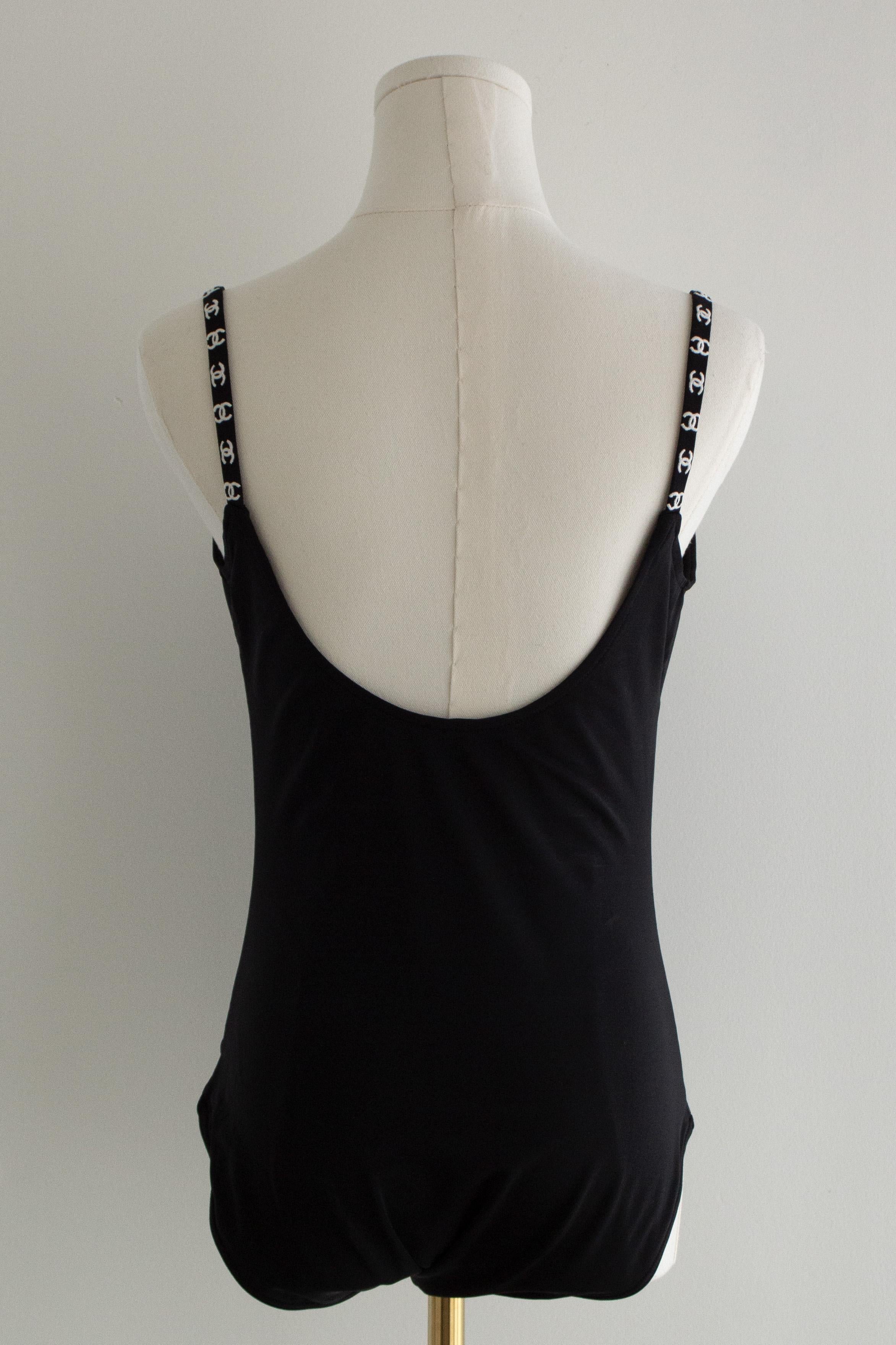 Chanel Vintage Frühjahr/Sommer 1997 Schwarz Weiß CC Logo 97P Bodysuit Badeanzug mit Logo im Angebot 6