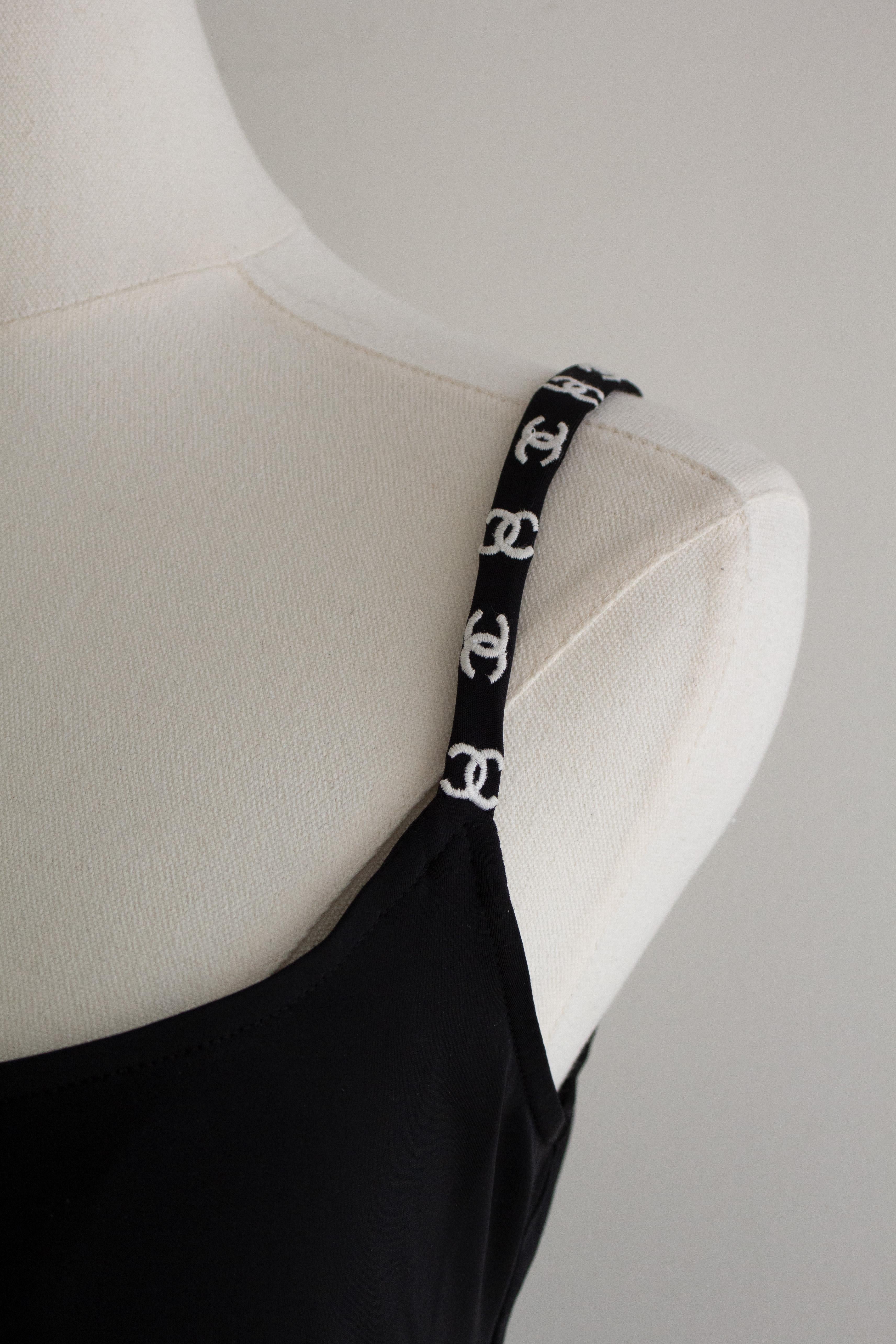 Chanel Vintage Frühjahr/Sommer 1997 Schwarz Weiß CC Logo 97P Bodysuit Badeanzug mit Logo im Angebot 3