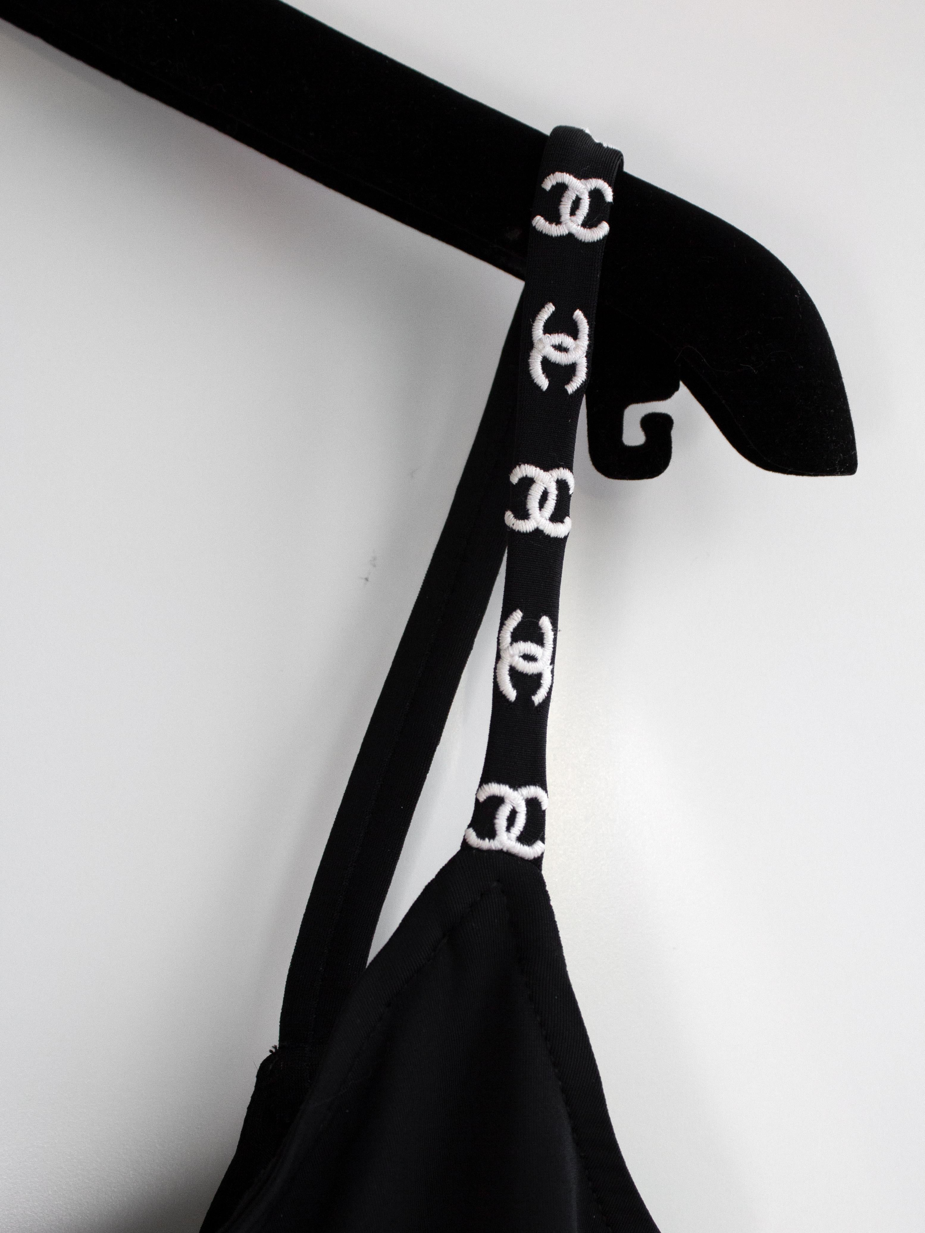 Chanel Vintage Primavera/Verano 1997 Negro Blanco CC Logo 97P Body Traje de baño en venta 4