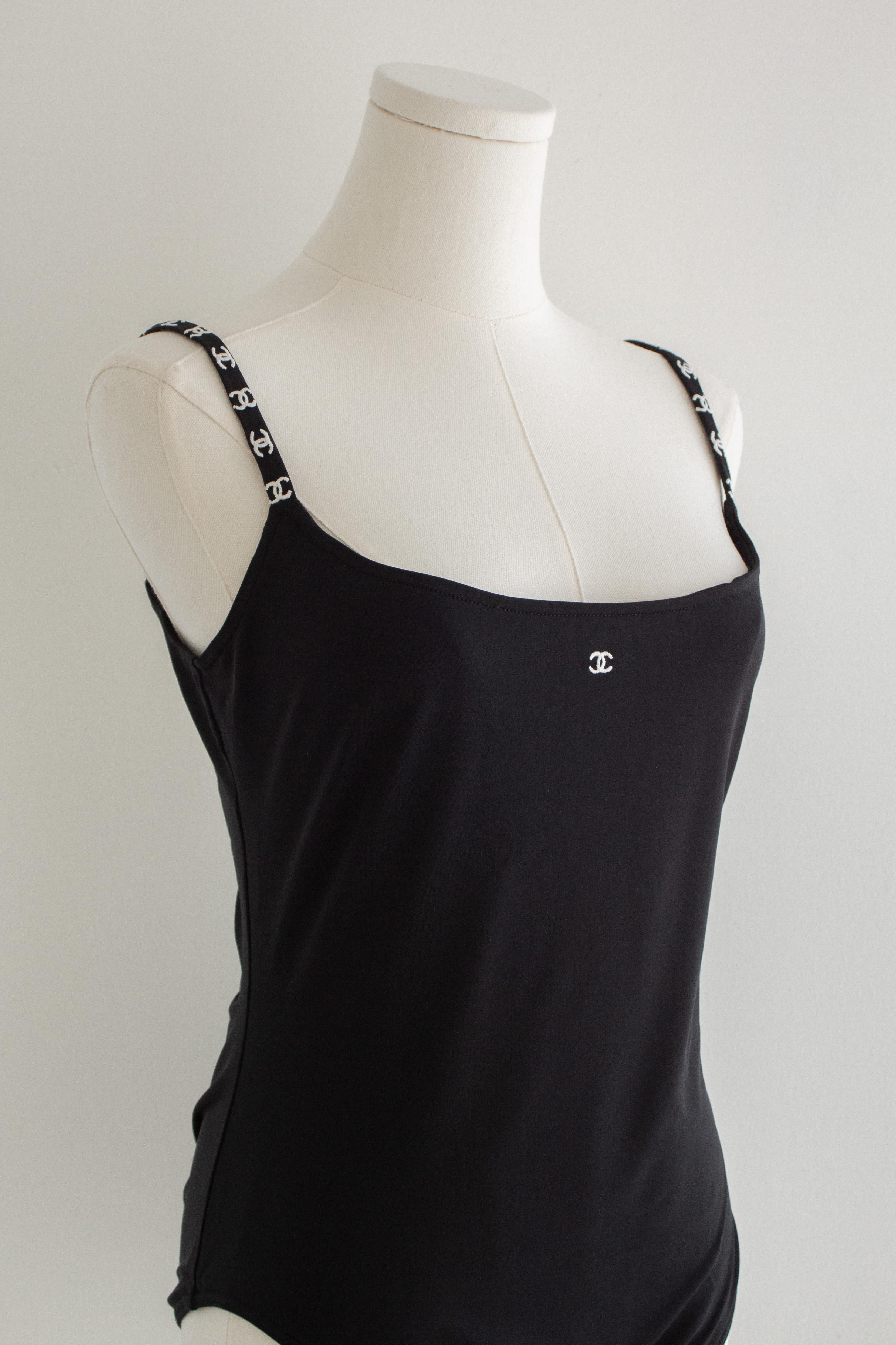 Chanel Vintage Frühjahr/Sommer 1997 Schwarz Weiß CC Logo 97P Bodysuit Badeanzug mit Logo im Angebot 4