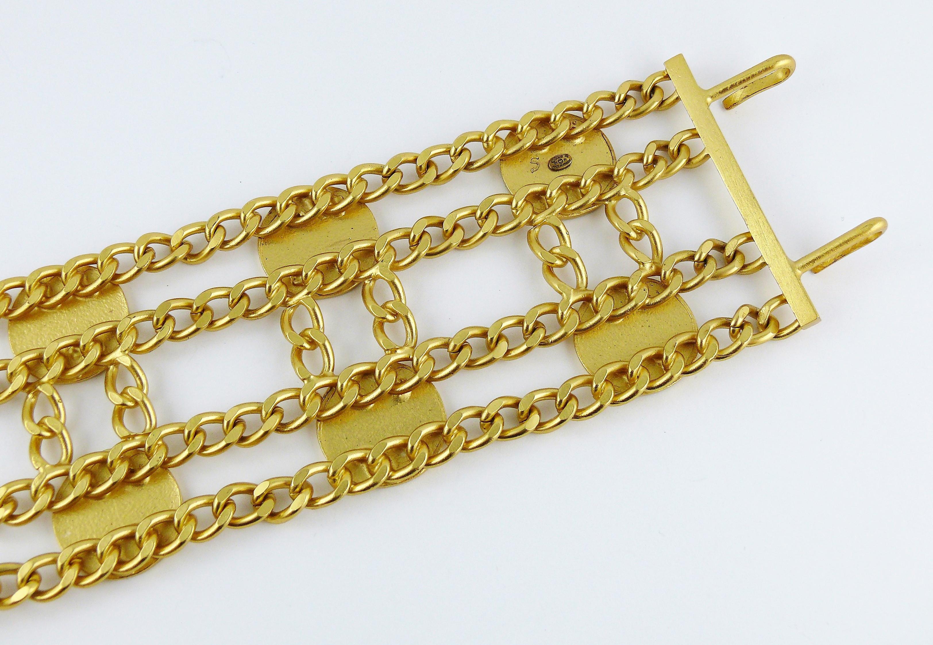 Chanel Vintage Spring Summer 2001 Matte Gold Toned CC Star Chain Belt For Sale 3