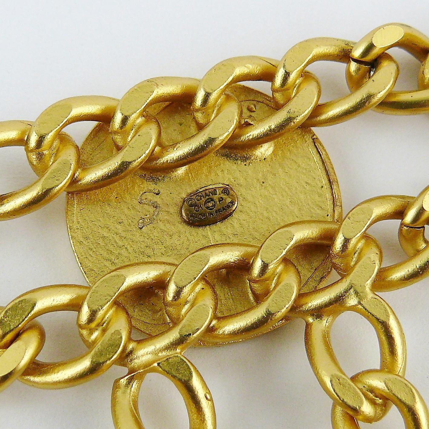 Chanel Vintage Spring Summer 2001 Matte Gold Toned CC Star Chain Belt For Sale 10