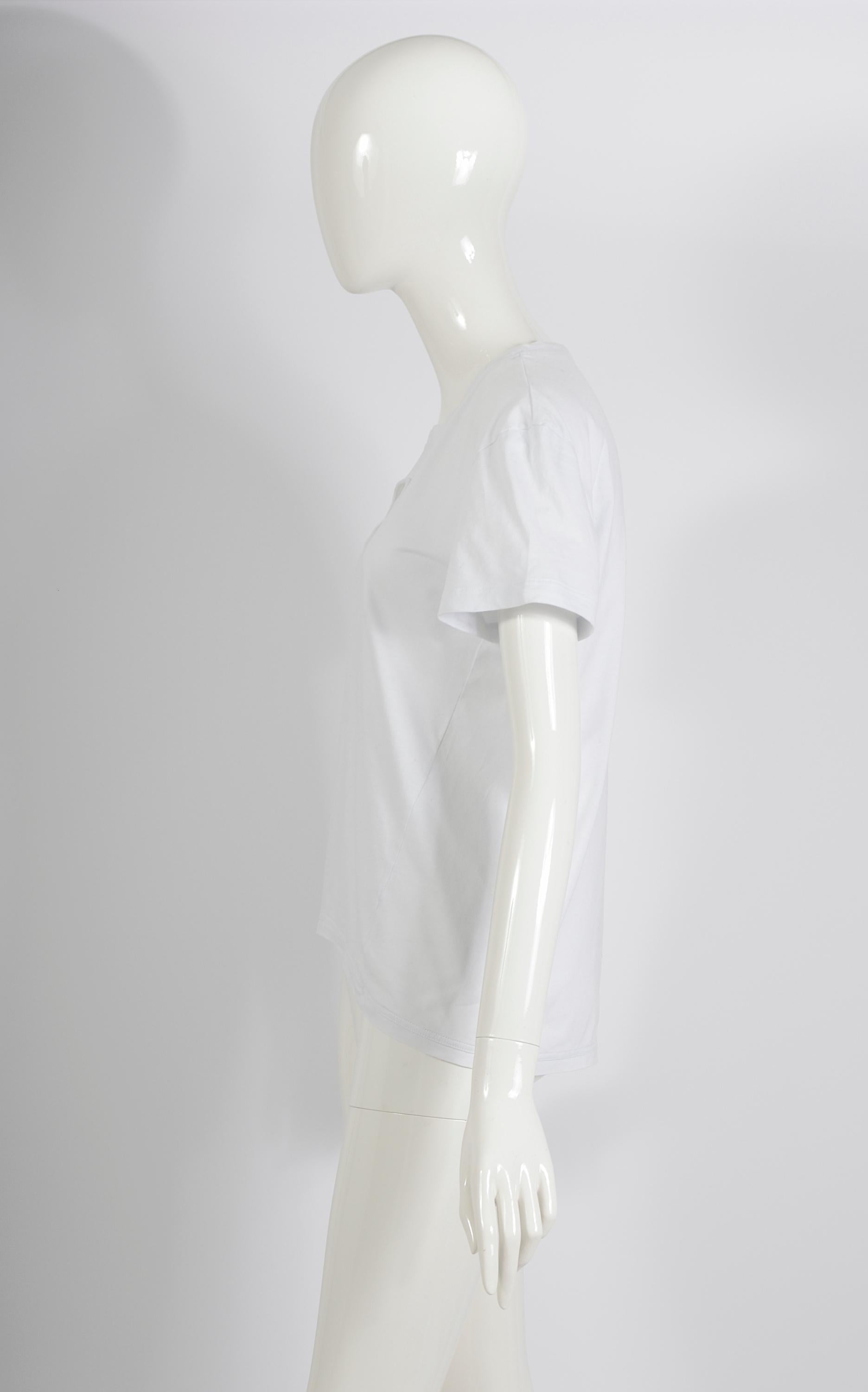Chanel vintage spring summer 2007 medallion charm attached white cotton T-shirt For Sale 6