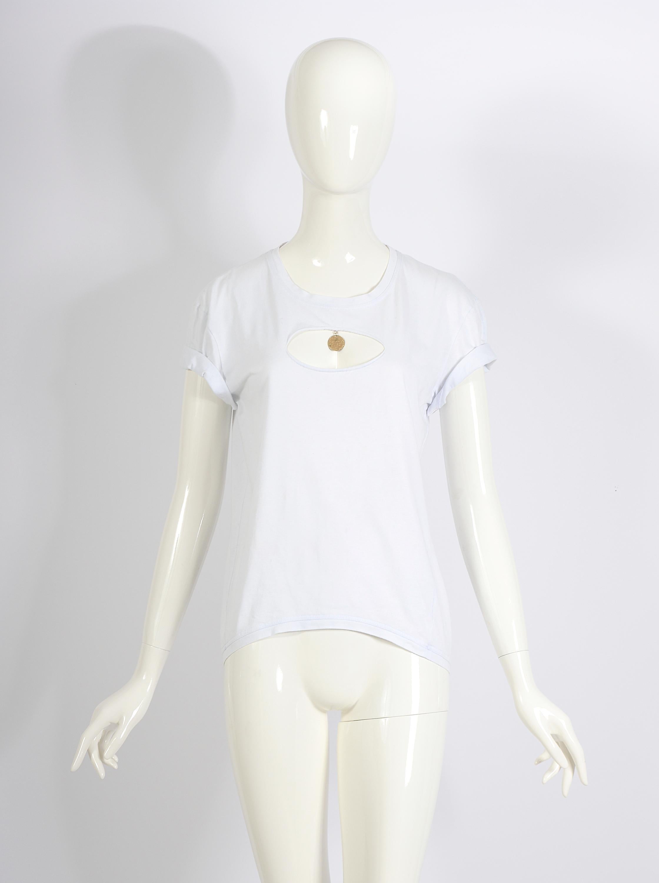 Gray Chanel vintage spring summer 2007 medallion charm attached white cotton T-shirt For Sale