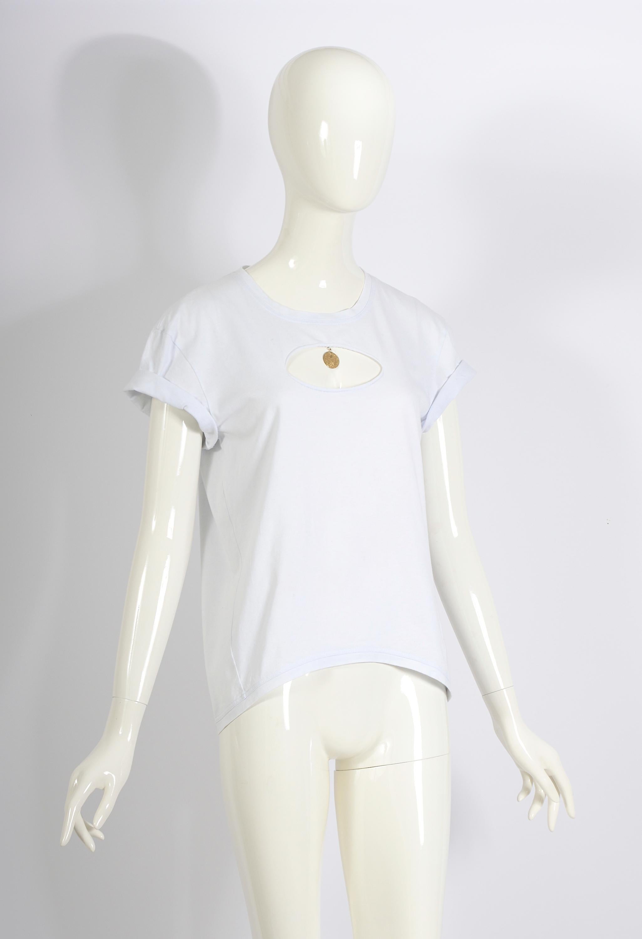 Chanel vintage spring summer 2007 medallion charm attached white cotton T-shirt For Sale 3