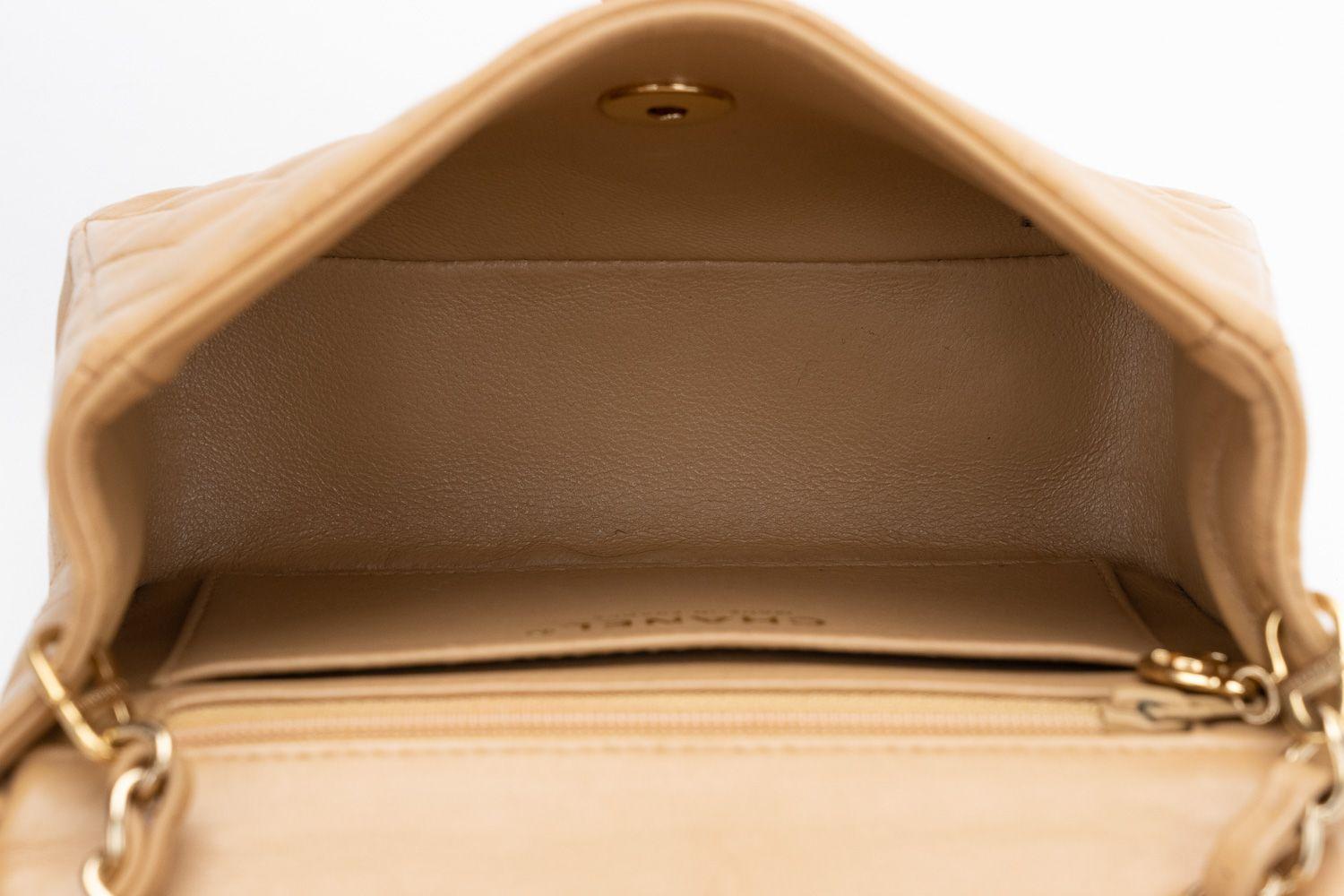 Chanel - Sac à rabat carré beige vintage 3