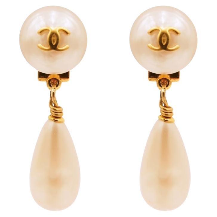 CHANEL Vintage SS 1995 Faux Pearl CC Logo Clip-On Earrings For Sale