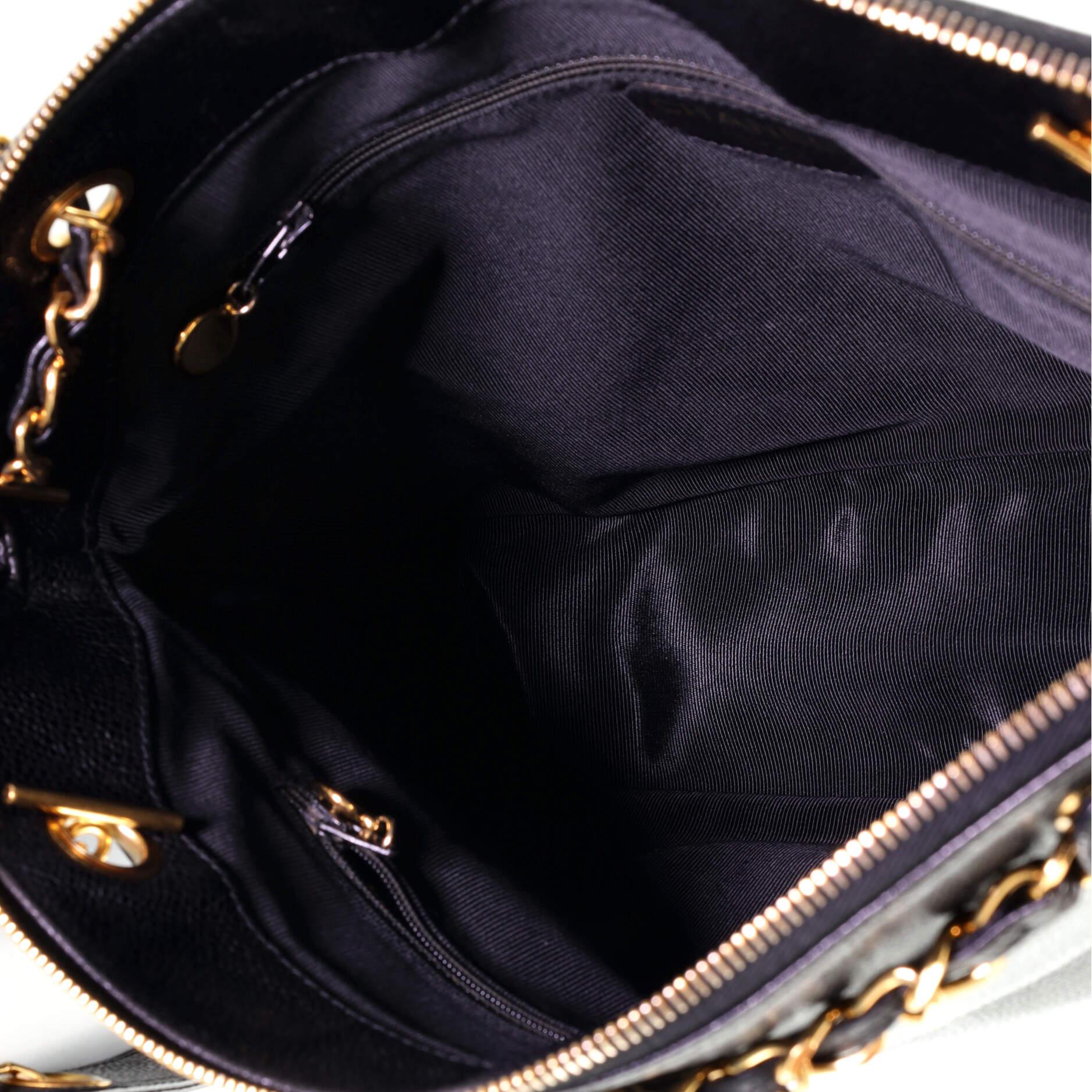 Women's or Men's Chanel Vintage Stitched CC Shoulder Bag Caviar Large