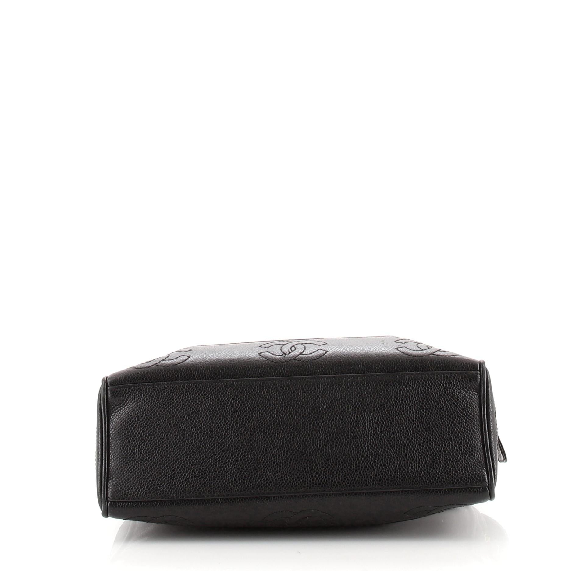 Women's or Men's Chanel Vintage Stitched CC Shoulder Bag Caviar Small