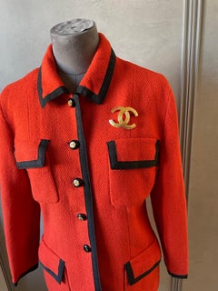 CHANEL Vintage suit jacket and skirt
