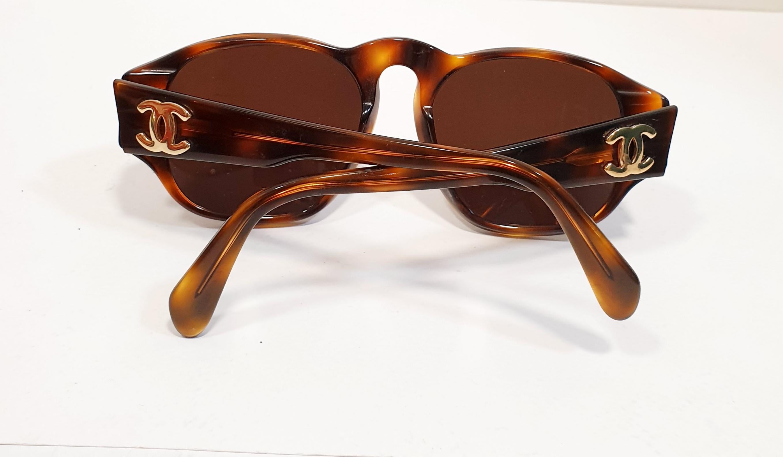 Black Chanel - Vintage sunglasses For Sale