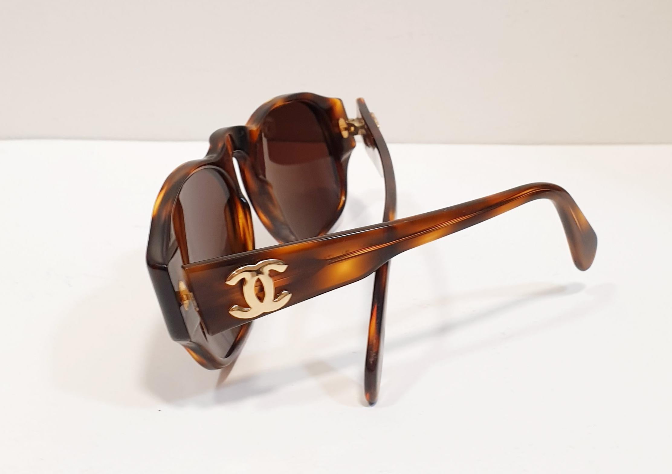 Chanel - Vintage sunglasses In Excellent Condition For Sale In  Bilbao, ES