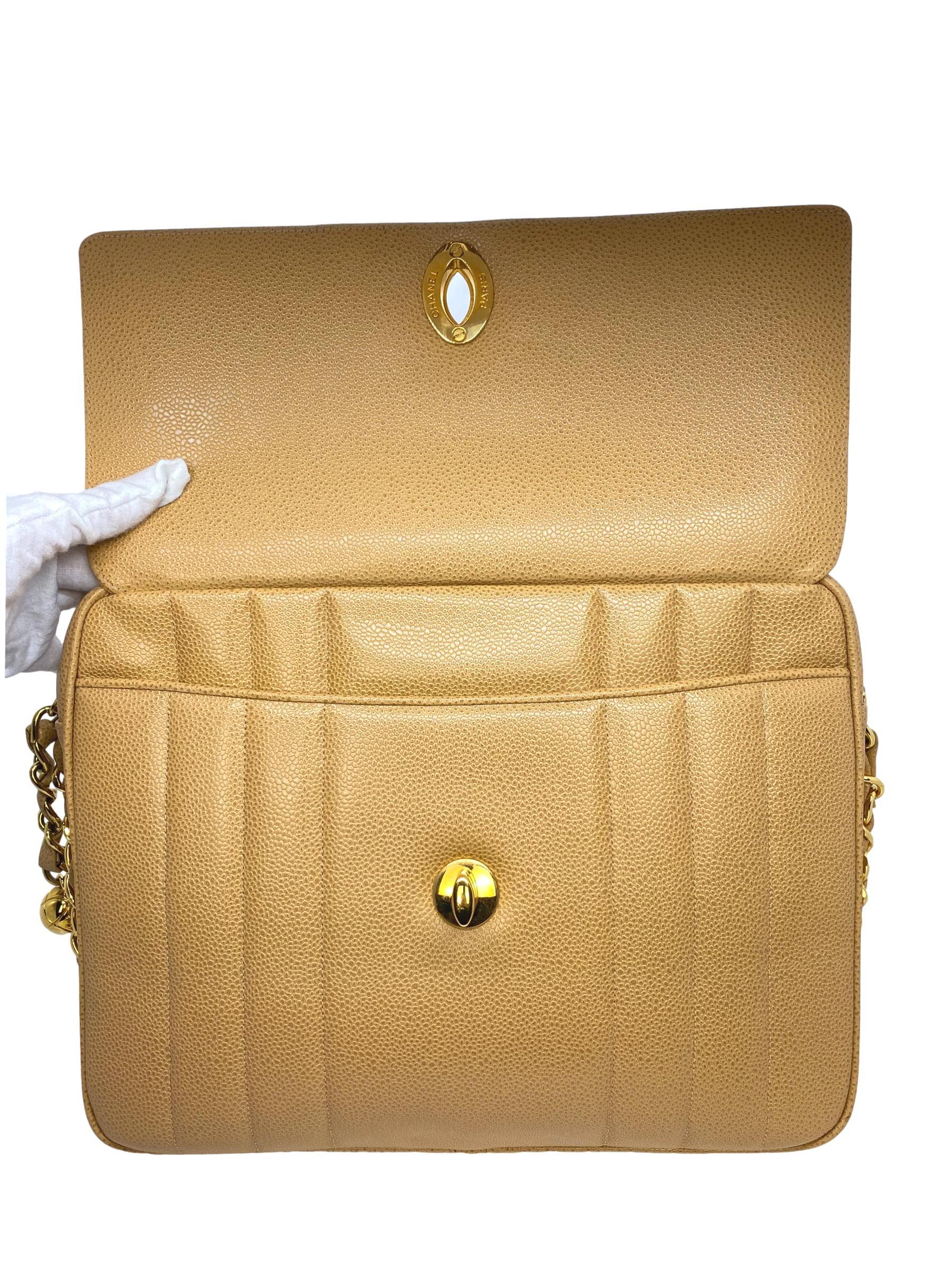 Chanel Vintage Tan Caviar Leather Camera Crossbody Bag with Gold Hardware In Good Condition In Banner Elk, NC