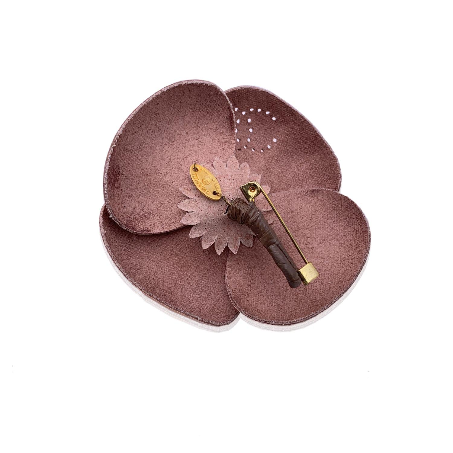 Chanel Vintage Tan Patent Leather Camelia Camellia Flower Brooch In Excellent Condition For Sale In Rome, Rome