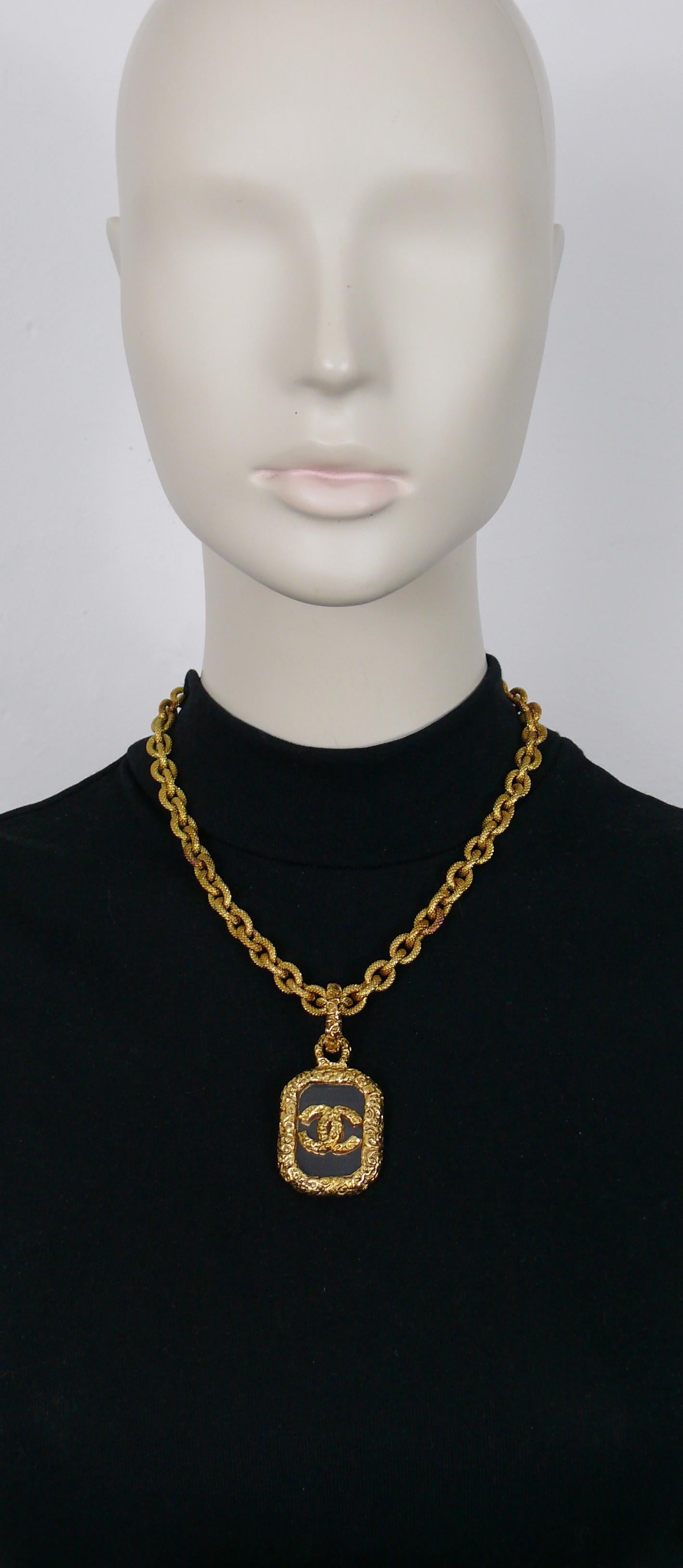 CHANEL vintage gold toned textured chain necklace featuring a rectangular pendant with CC logo on a clear lucite background.

From the CHANEL Fall 1993 Collection.

Spring clasp closure.

Embossed on the bail CHANEL 93A Made in France.

Indicative