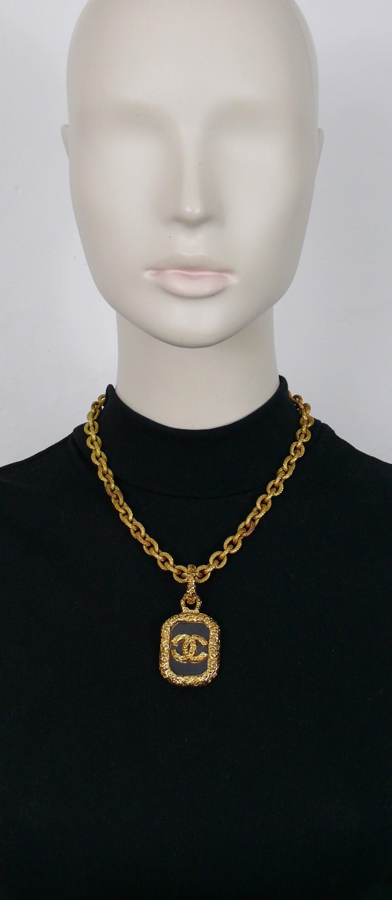 Chanel Vintage Textured Gold Toned CC Pendant Necklace, 1993 For Sale ...